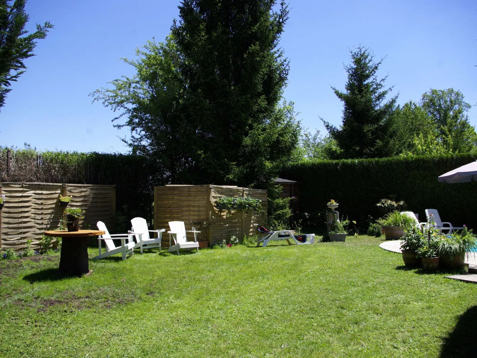 Mit Garten, Grill und Terrasse-Inside