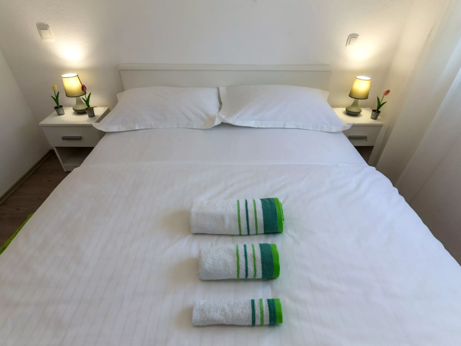 In Opanci mit beheiztem Pool, Parkplatz-Inside