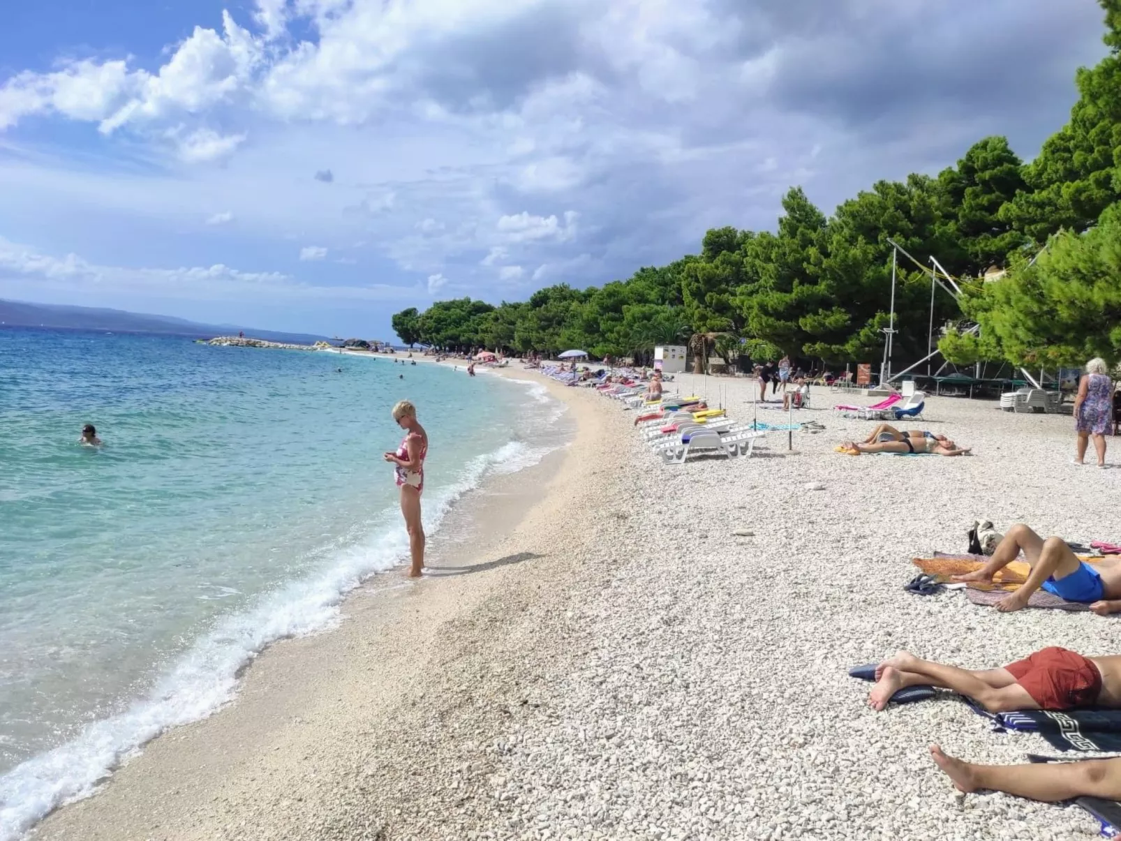 Weiße Idylle auf dem blauen Meer-Dehors