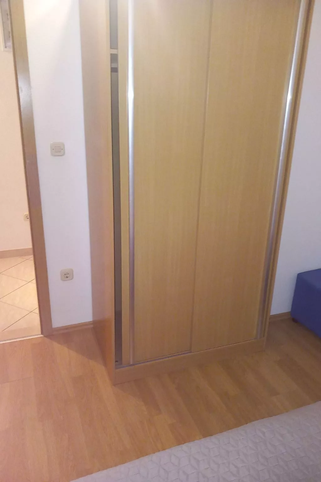 "Apartment Mate 4"-Drinnen