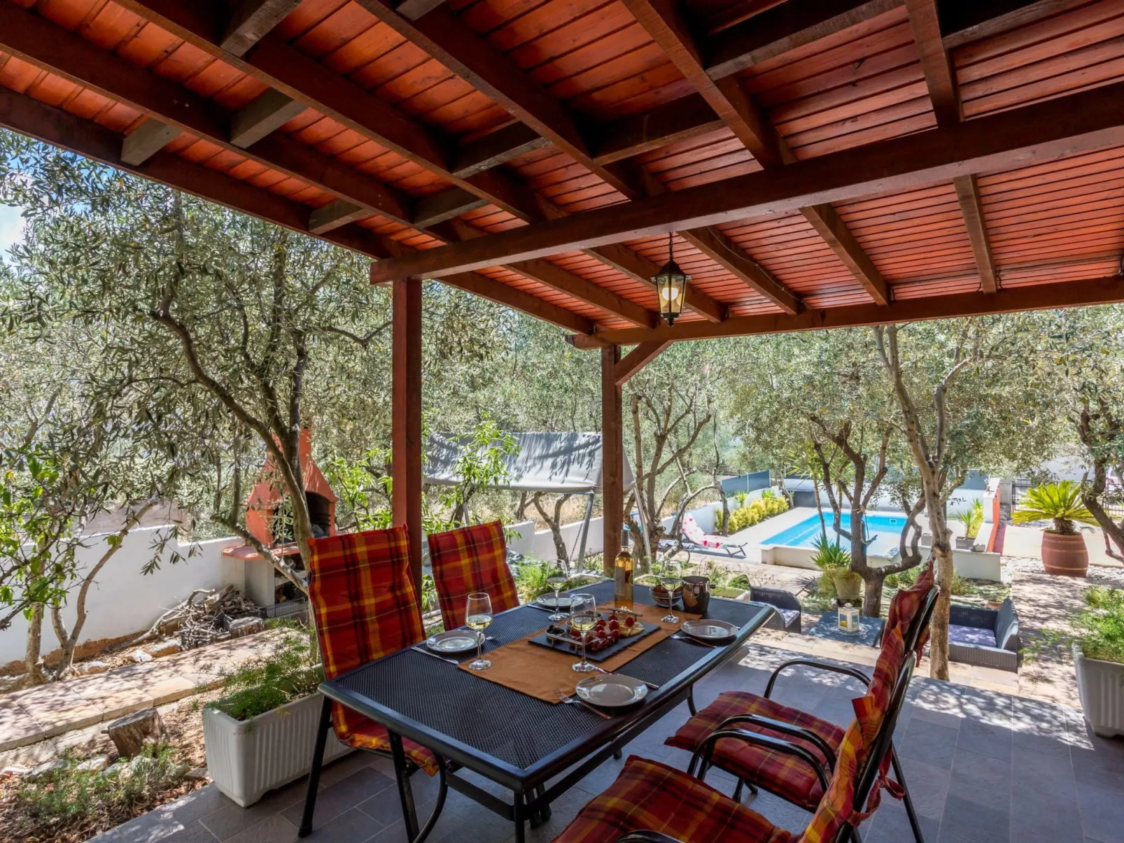 Komplex Oliva mit Pool und großem Garten-Outside