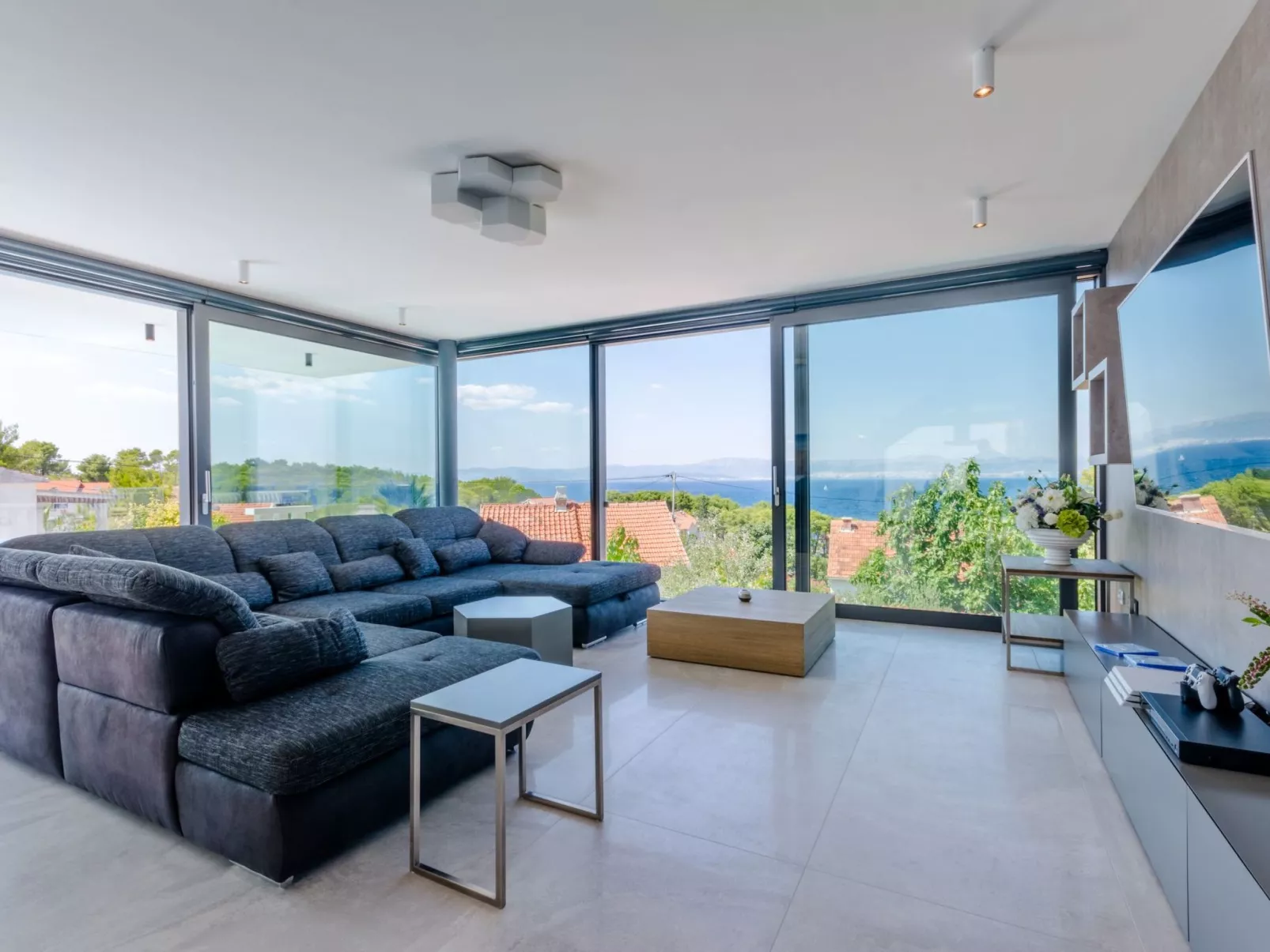 Tolles Ferienhaus in Sutivan mit Privatem Pool-Outside