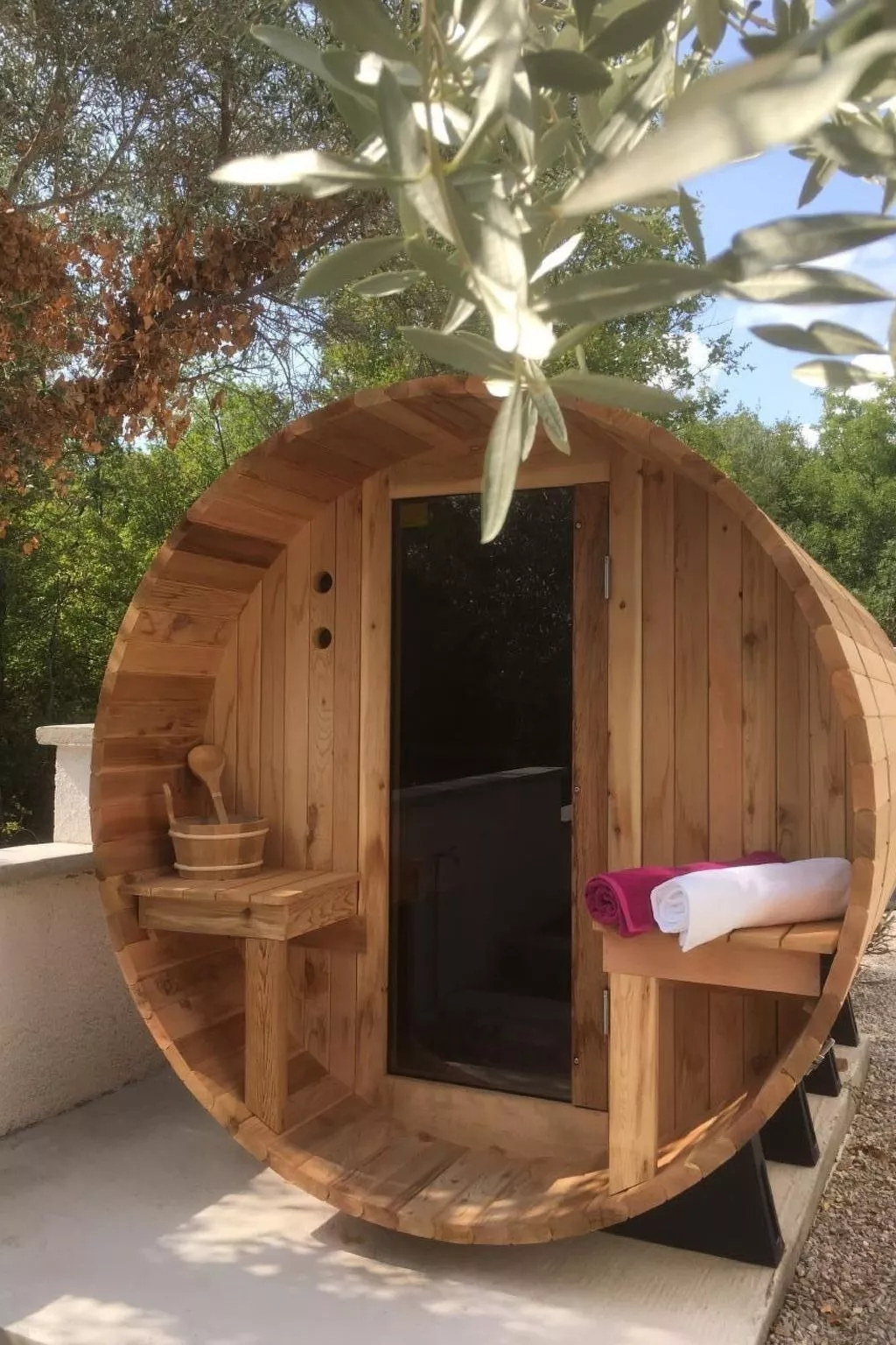 Detailgestaltete Villa mit Pool, Sauna und Hot Tub-Outside