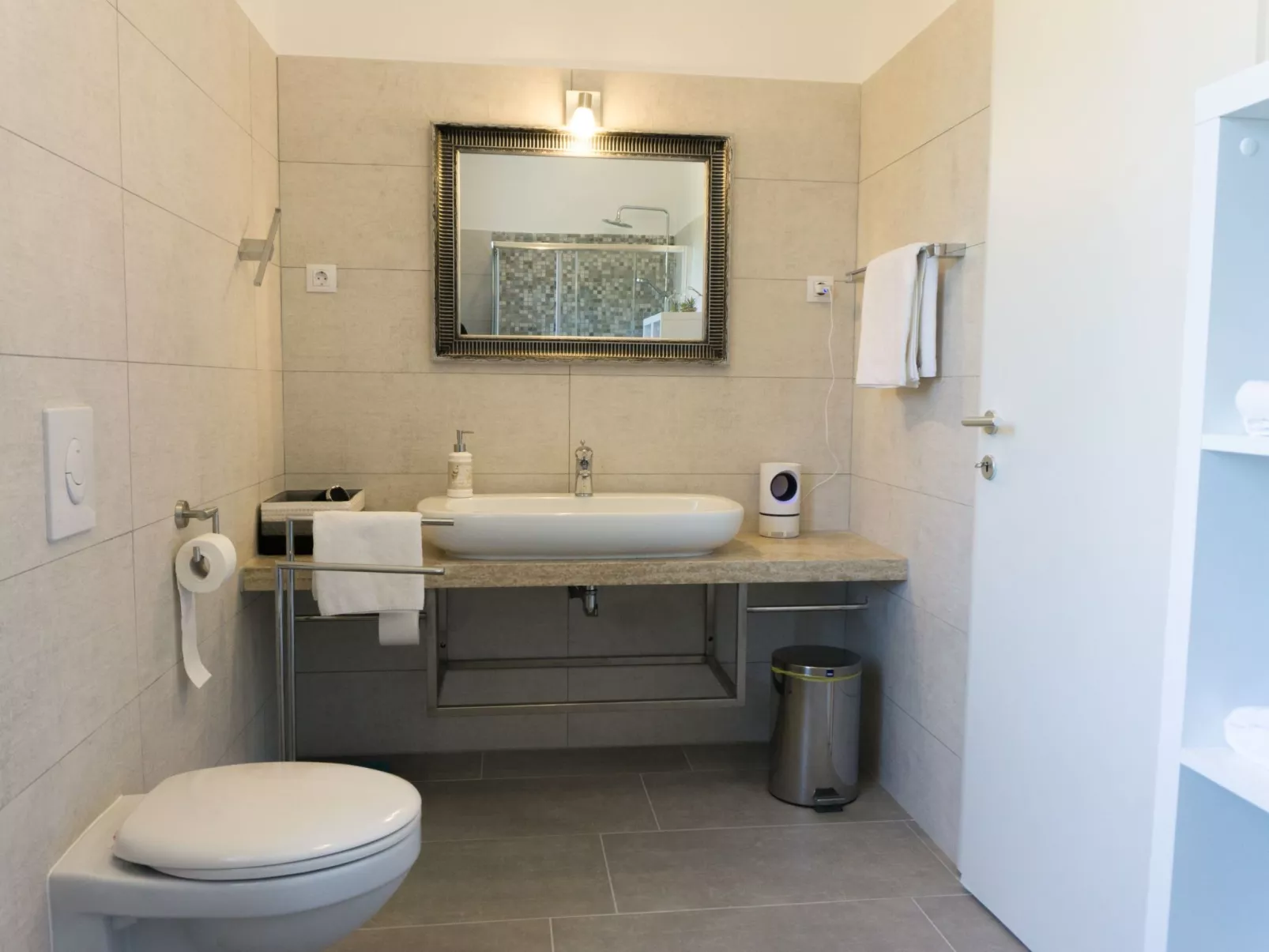 Nettes Ferienhaus in Smoljanci mit Privatem Pool-Drinnen