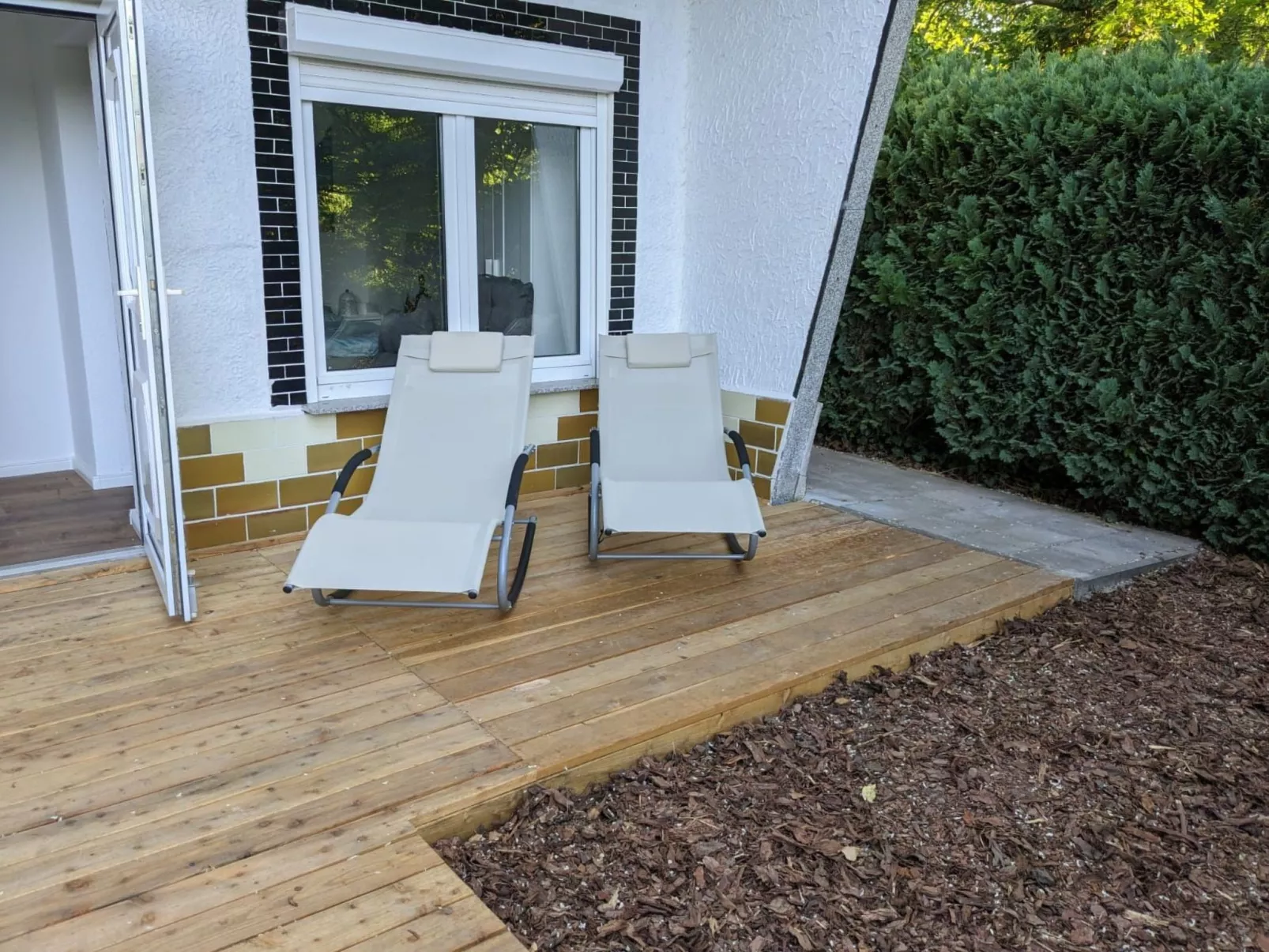 In Süd-Waldhanglage mit tollem Seeblick-Drinnen