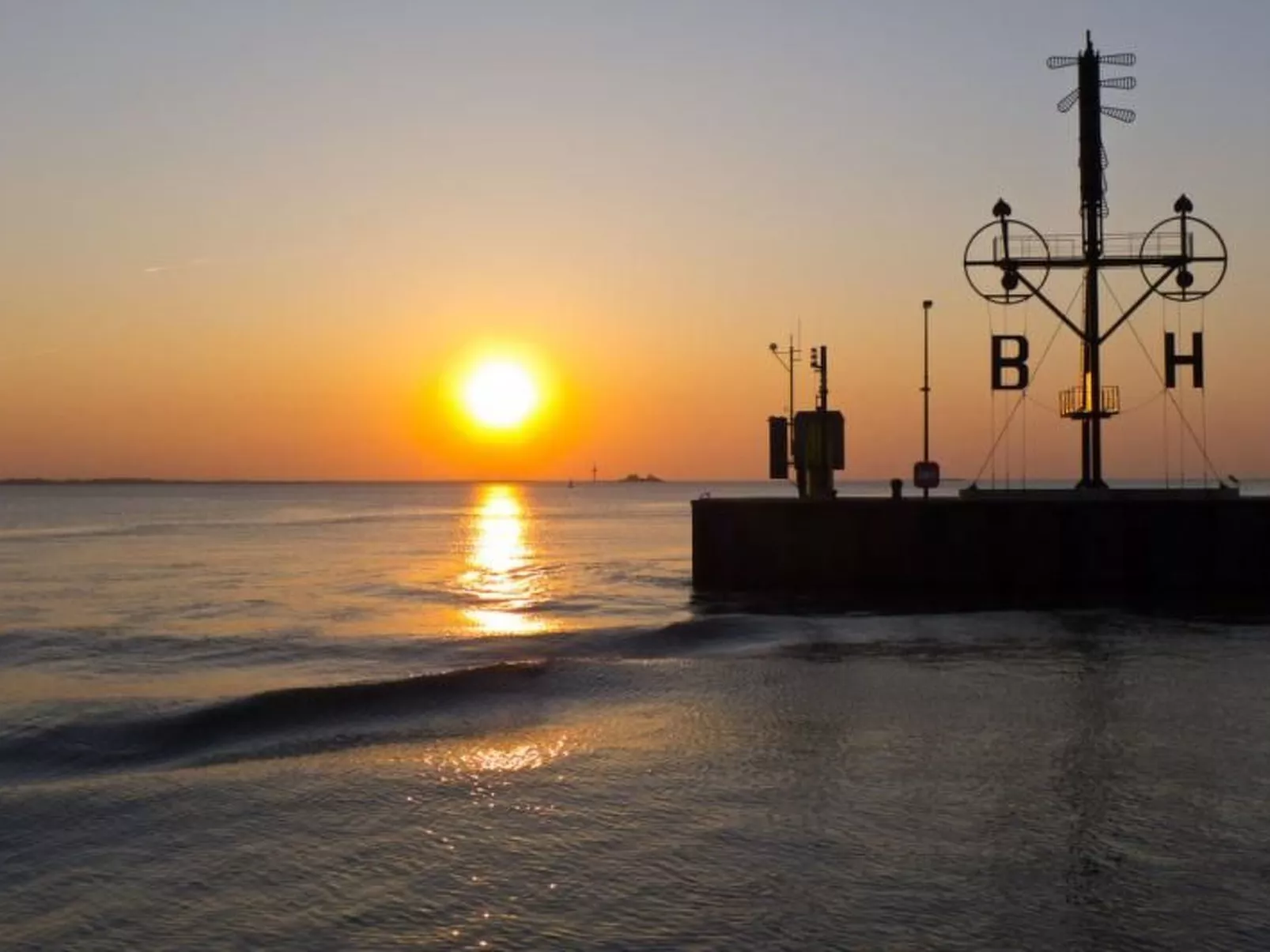 Zentrale Wohnung mit Klavier, Kunst und Design-Draußen