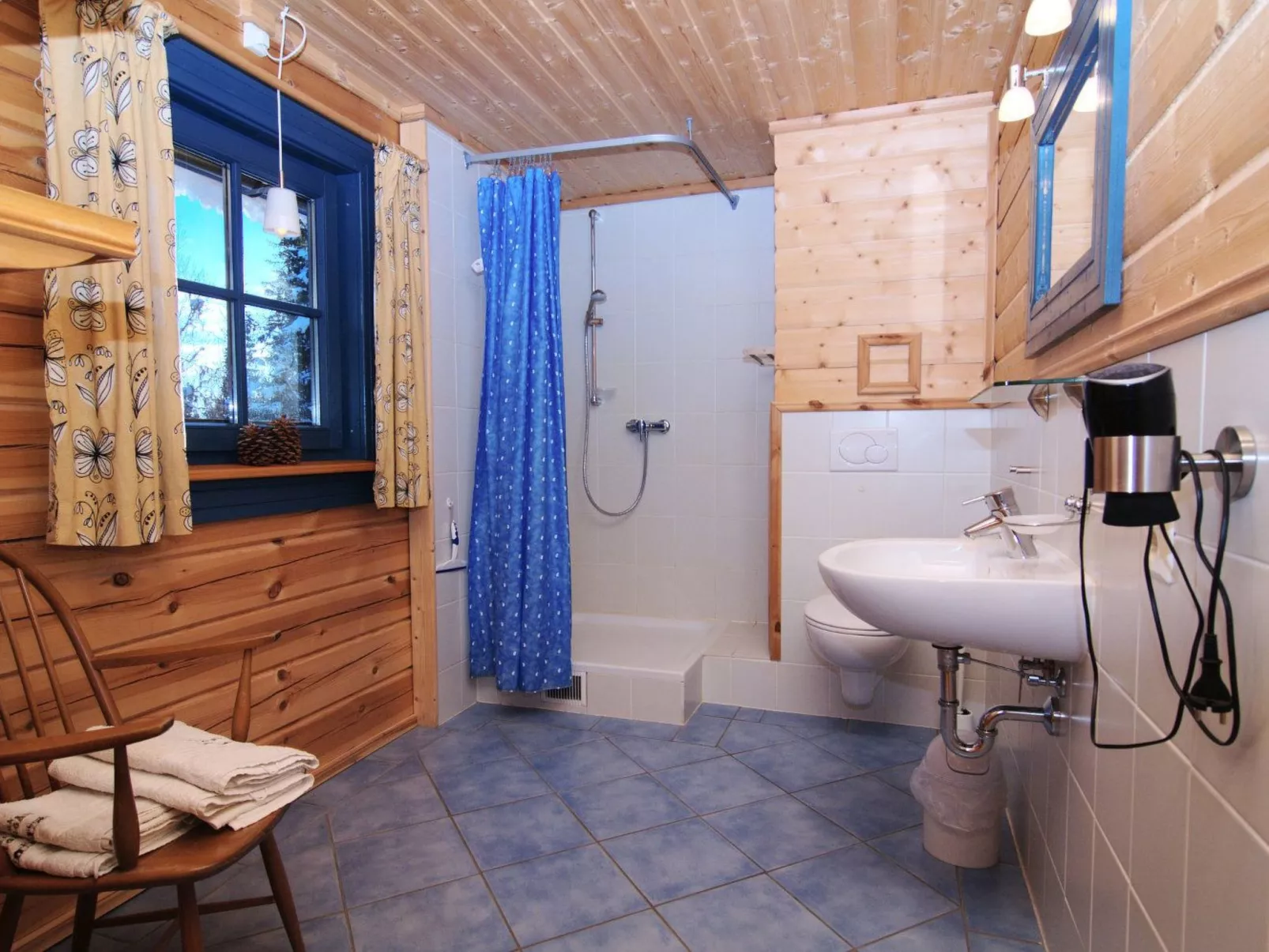 Charmantes modernes Blockhaus mit Kamin-Inside