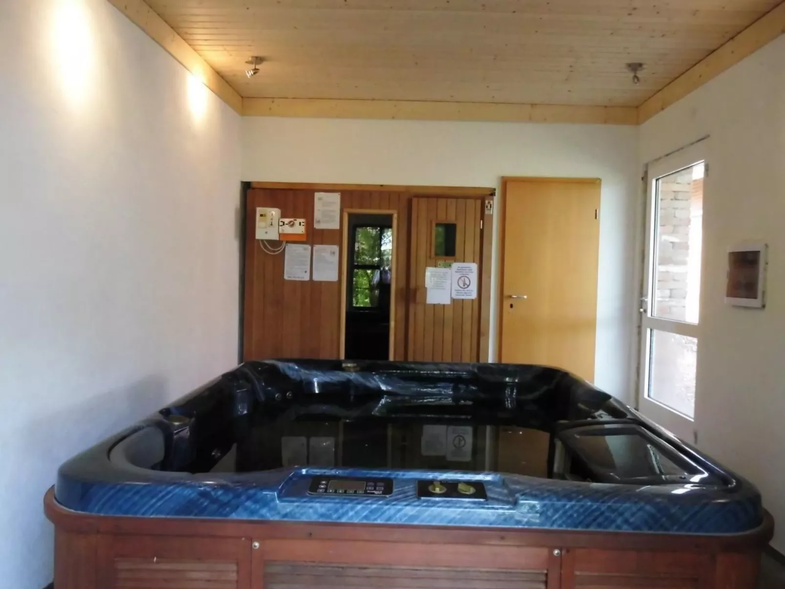 In Landschaftspolder mit Großem Garten-Drinnen