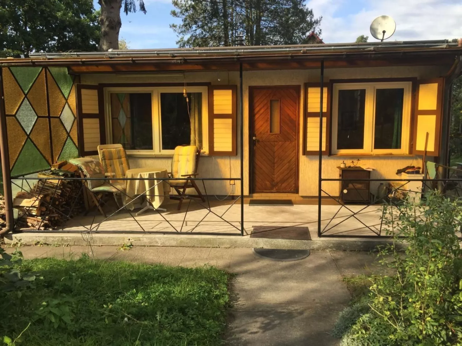 Datscha im Grünen-Draußen