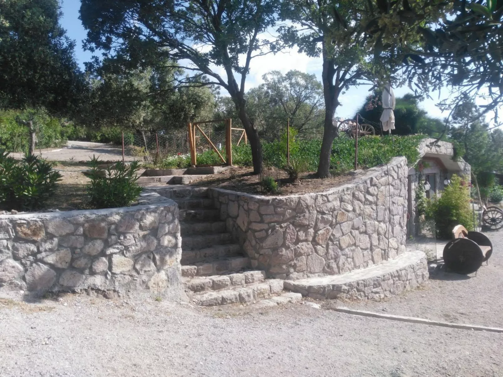 Assos Sivrice Gästehaus-Outside