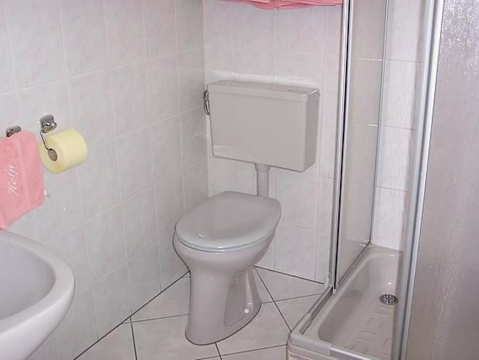 Mit Garten, Terrasse und Grill-Dedans