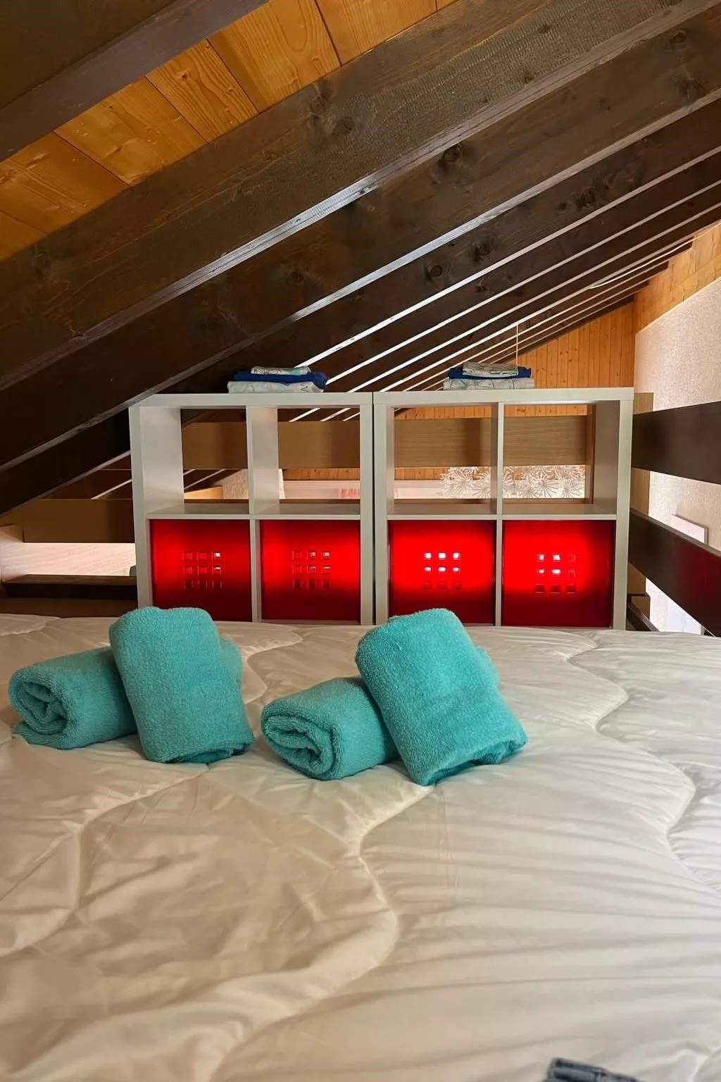 Helle und moderne Dachwohnung-Drinnen