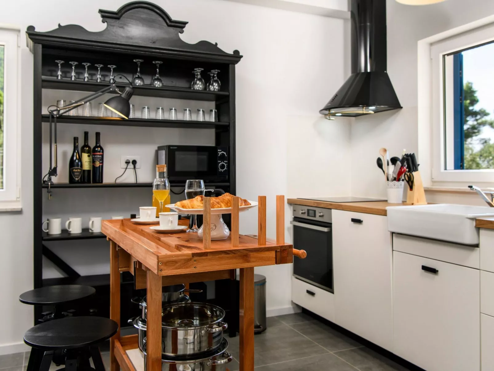 Modernes Ferienhaus in Zaostrog mit Beheiztem Pool-Inside