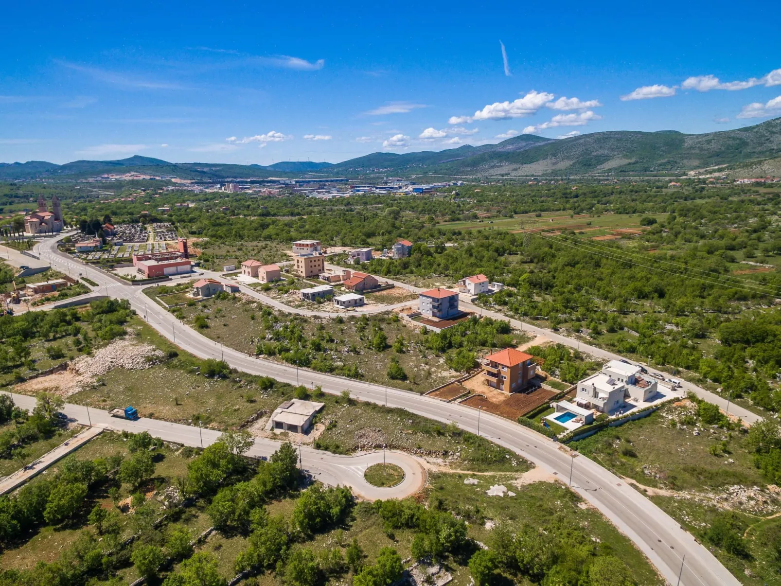 In Dugopolje mit Beheiztem Pool-Outside