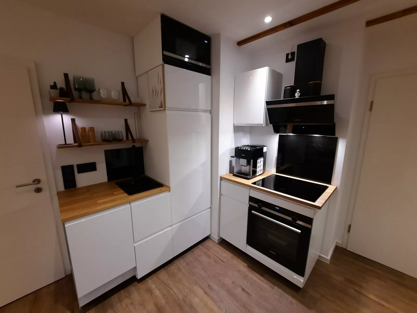 Lachmöwe by DeJu-Drinnen