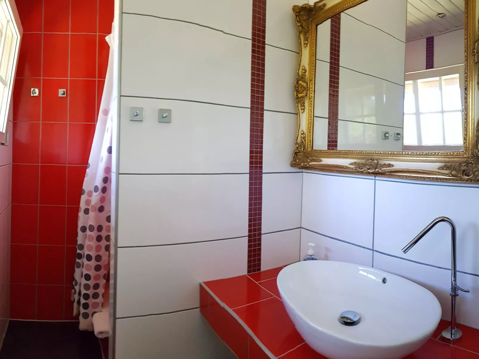 Idyllisches Reetdachhaus mit großem Garten-Drinnen