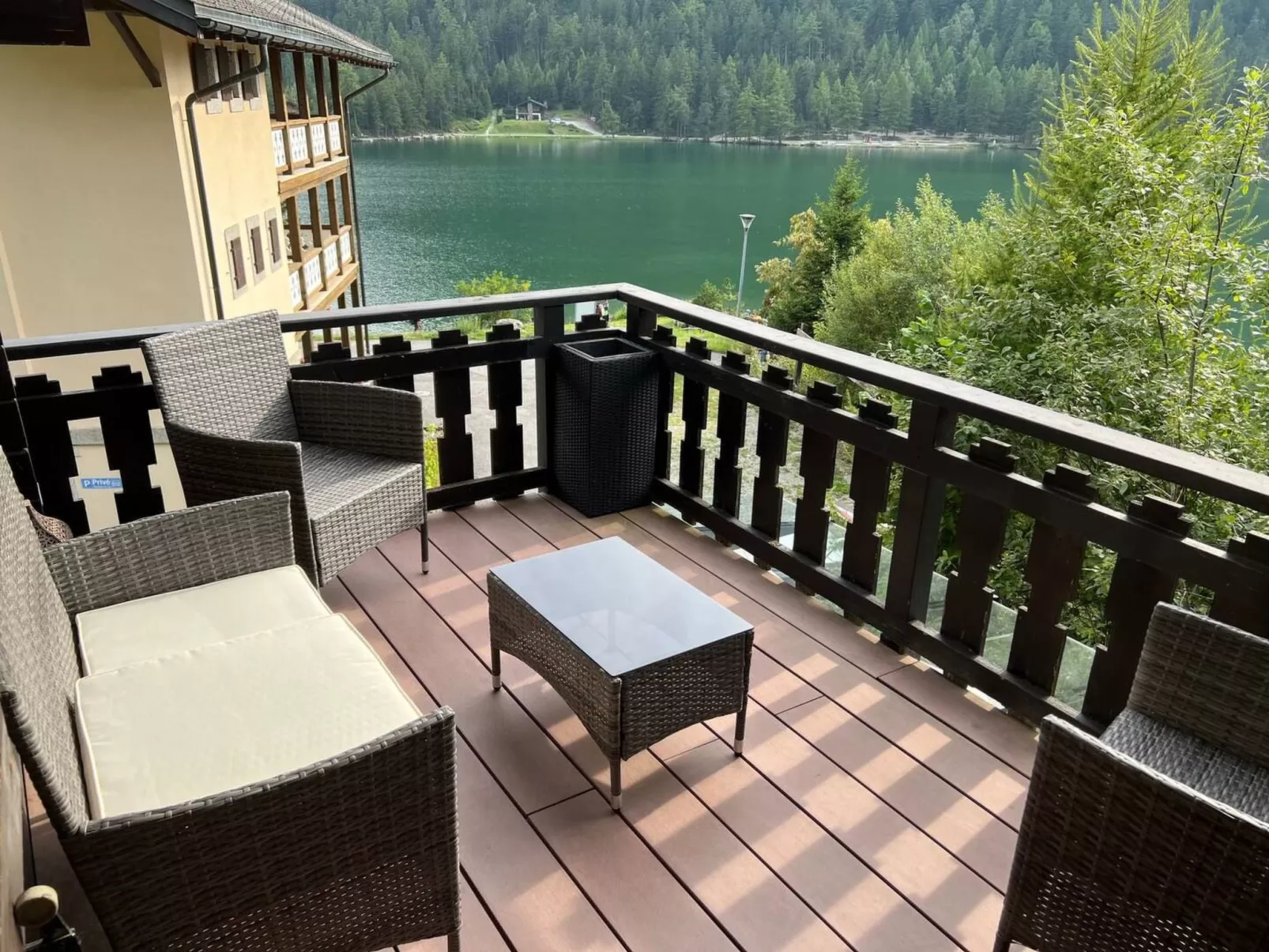 Chalet mit Seeblick, Jacuzzi, Sauna und Garten-Outside