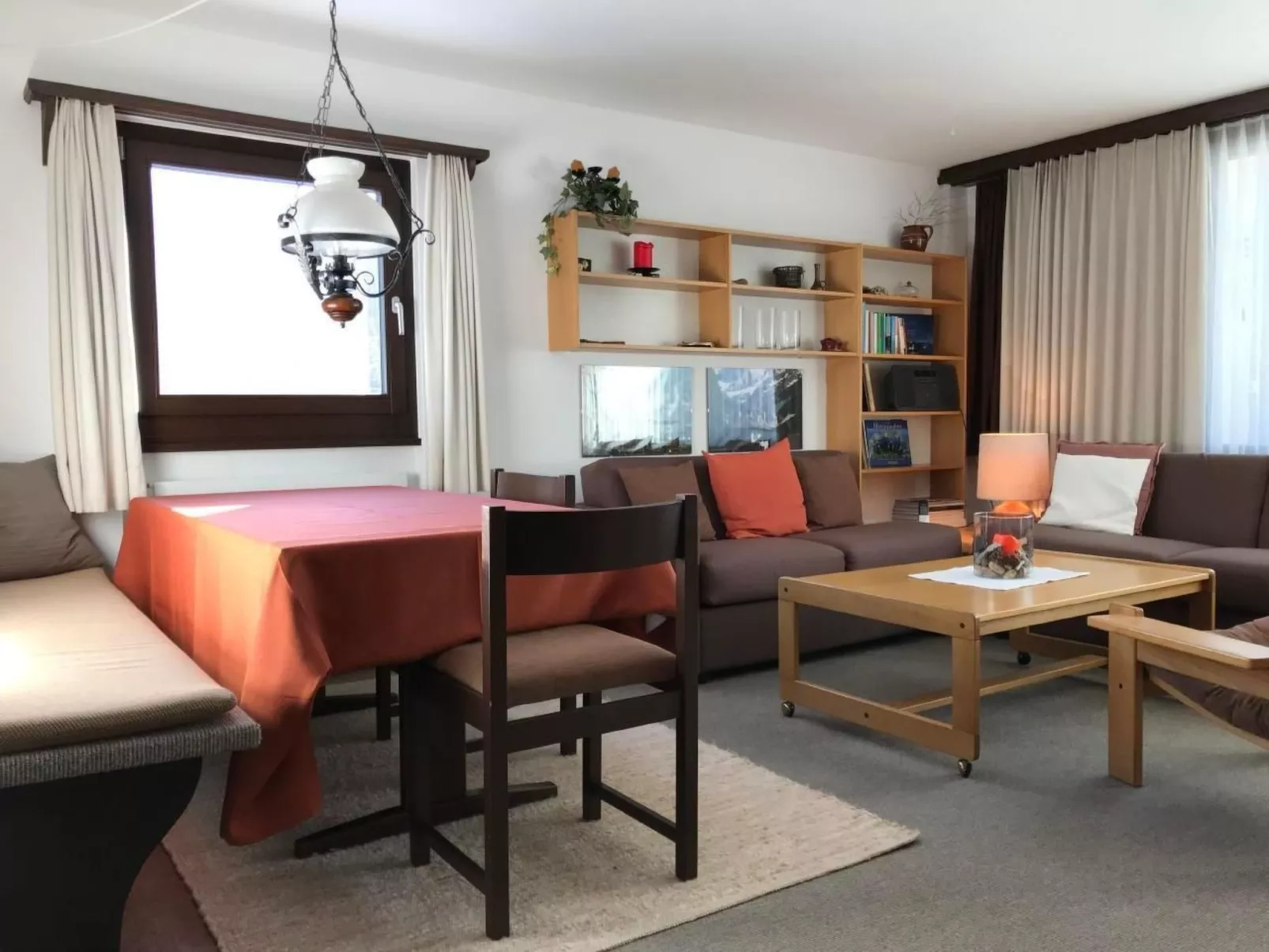 Chesa Arettas-Inside