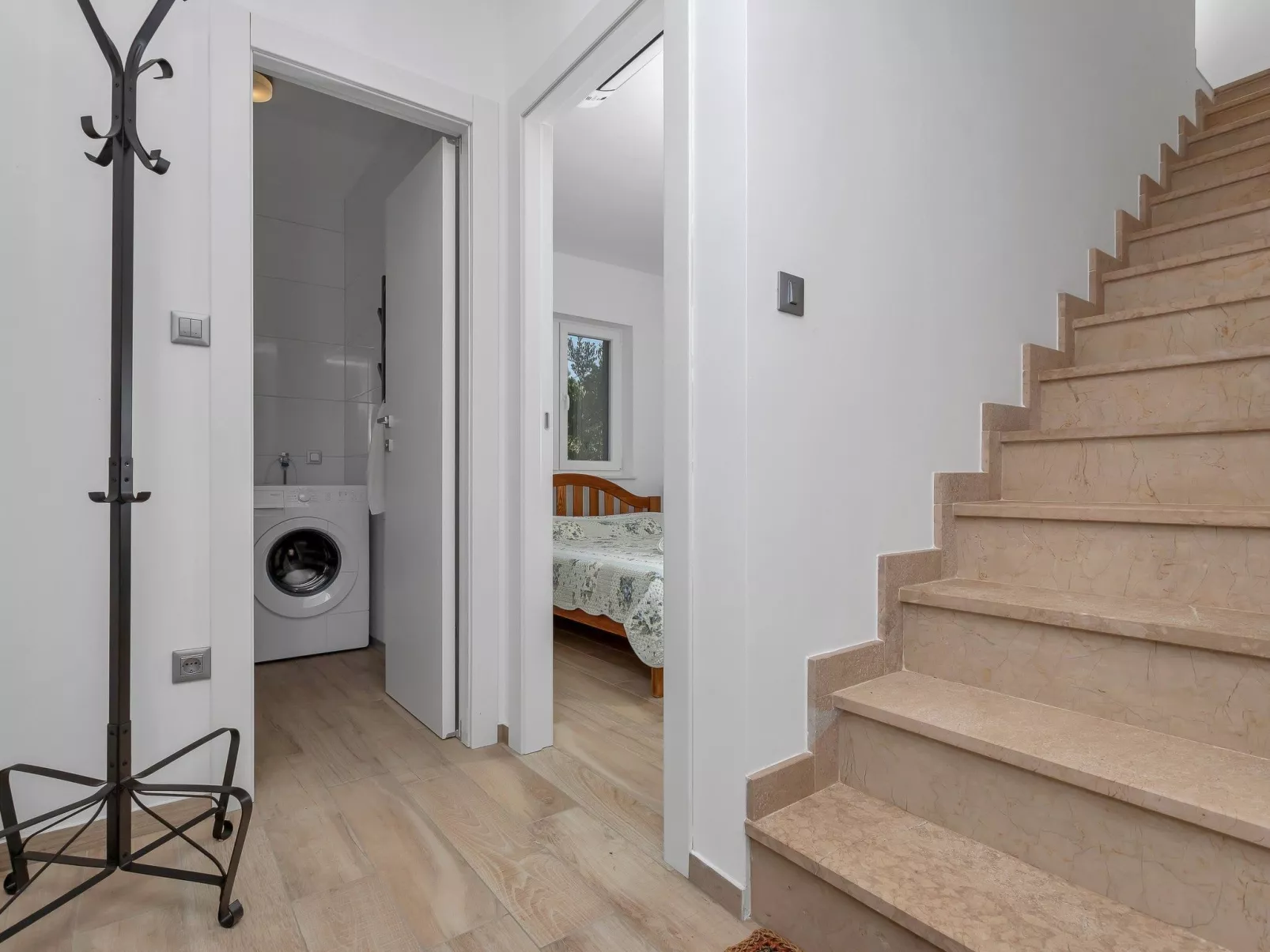 Alleinstehendes Ferienhaus mit Pool und drei Sch-Image-tags.info