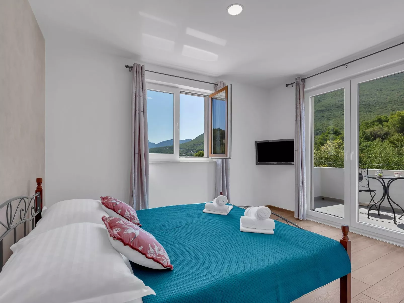 Alleinstehende Villa Slime mit Pool und Garten-Inside