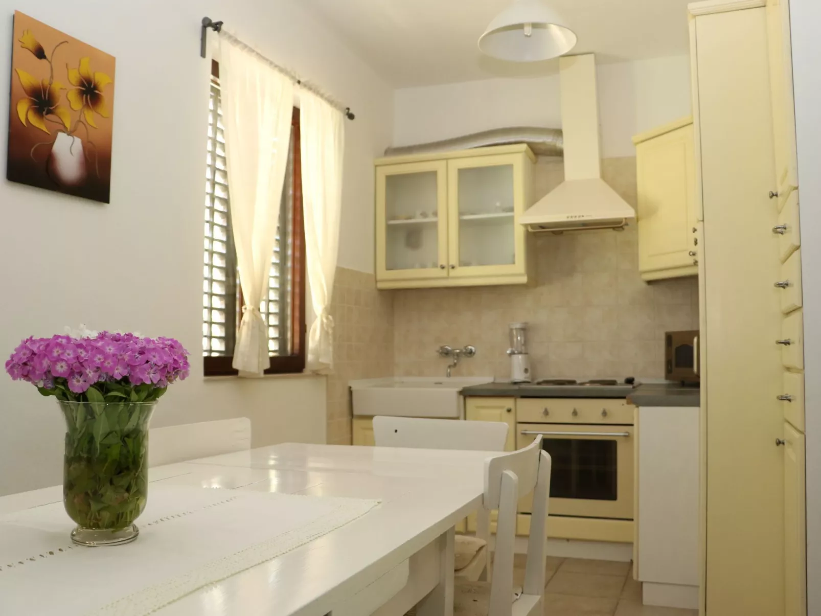 Mit Garten, Grill und Terrasse-Inside