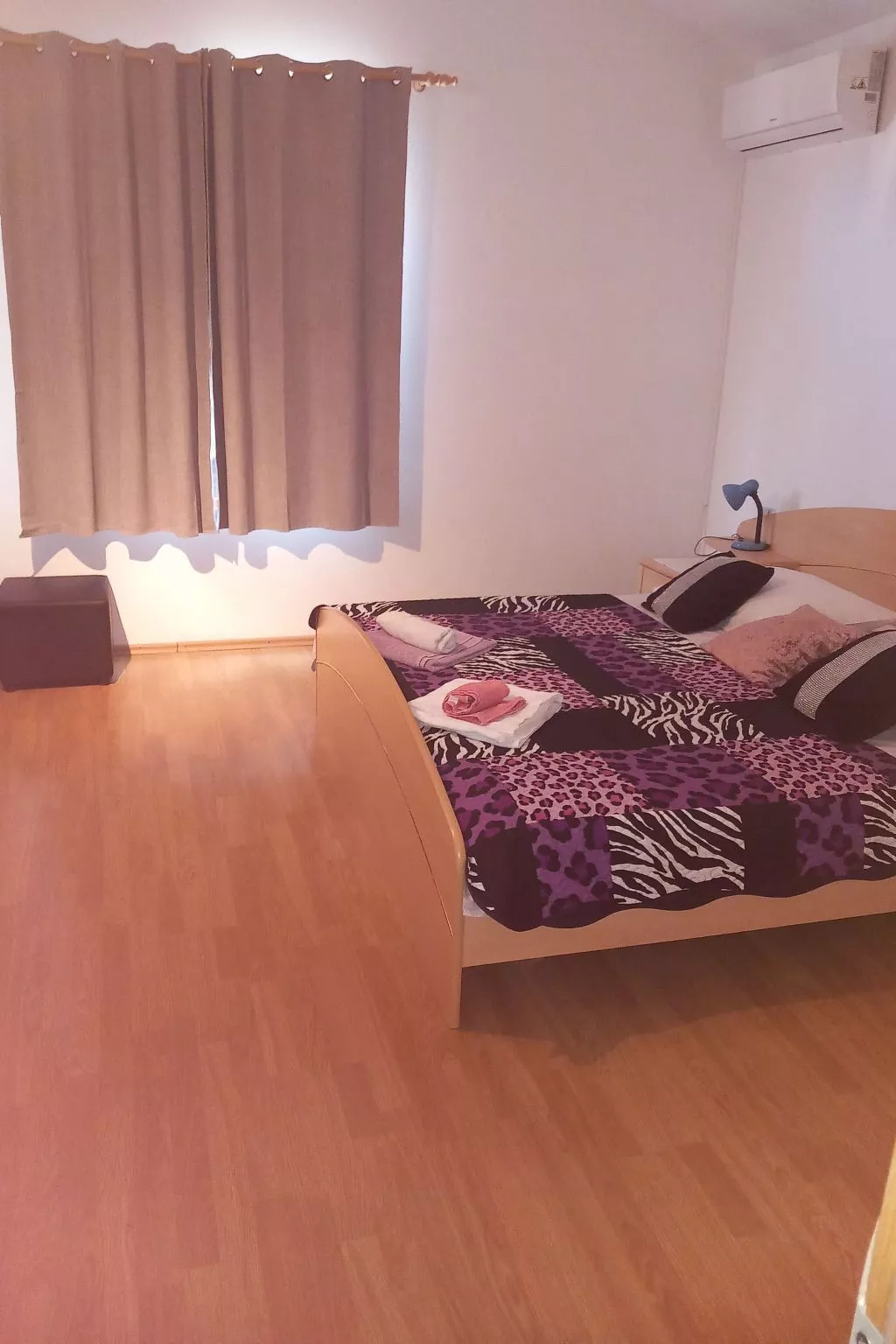 "Apartment Mate 3"-Drinnen