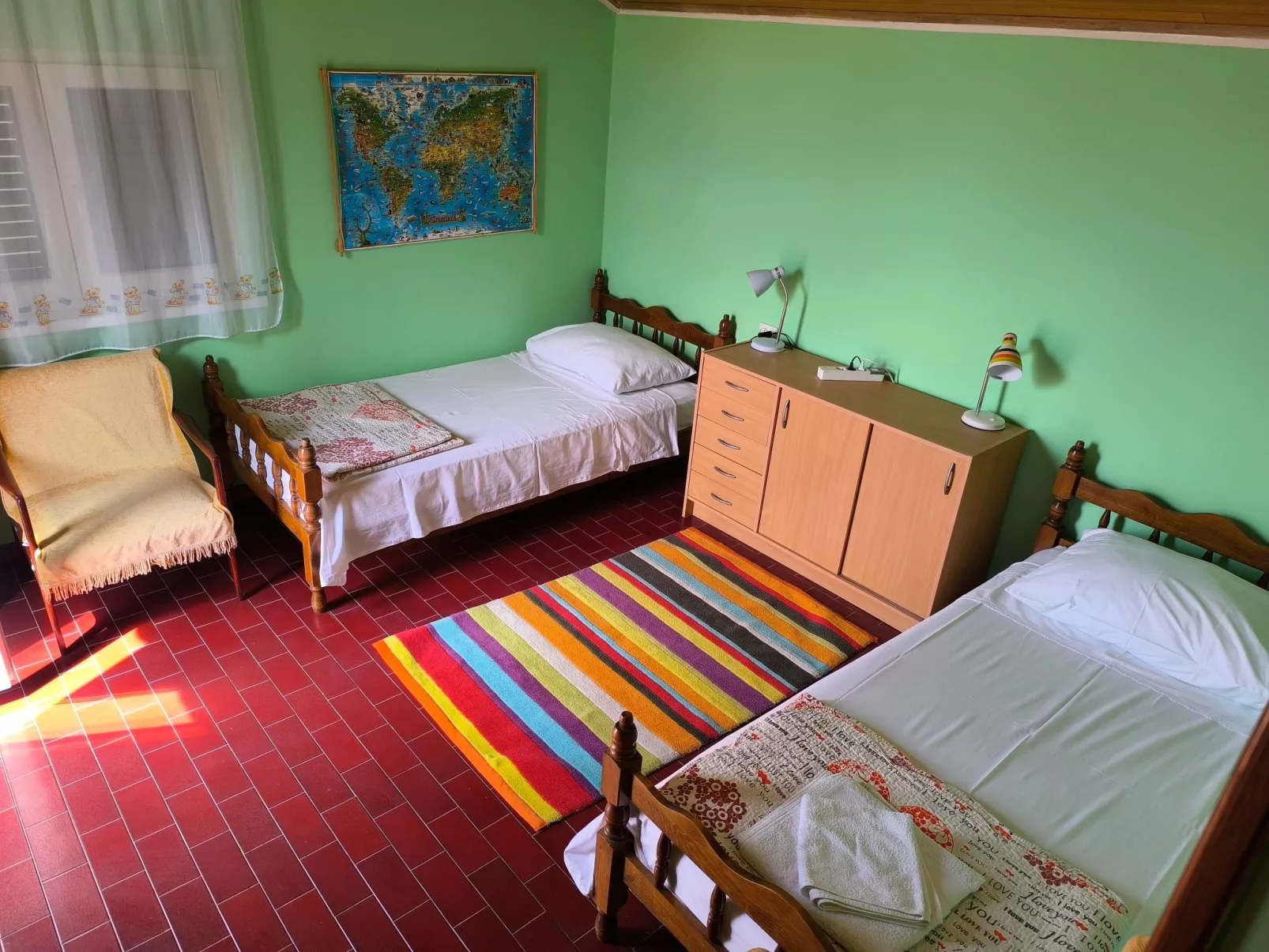 Für 3 Personen  + 1 Kind ca. 68 m&sup2; in Žaboric, Dalmatien (Gespanschaft Sib-Inside