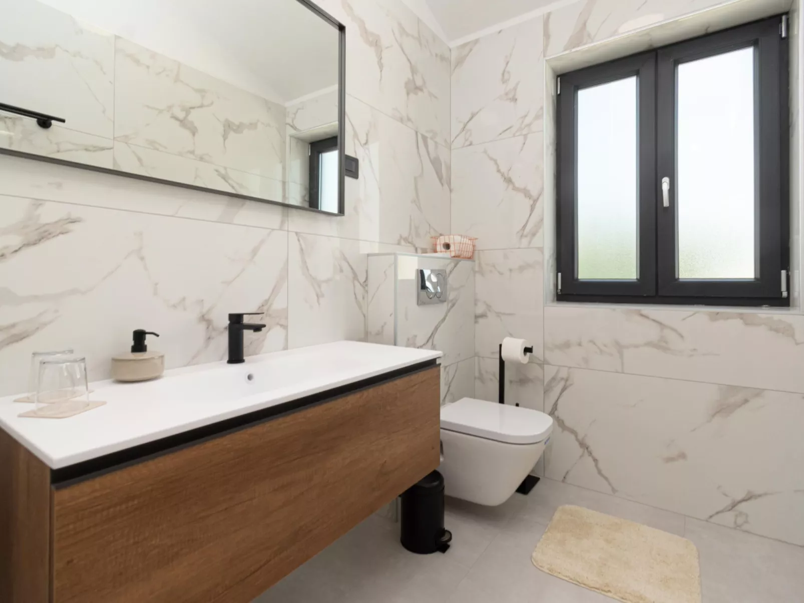 Modern 300m² Villa - King Beds and Leisure Zone-Inside