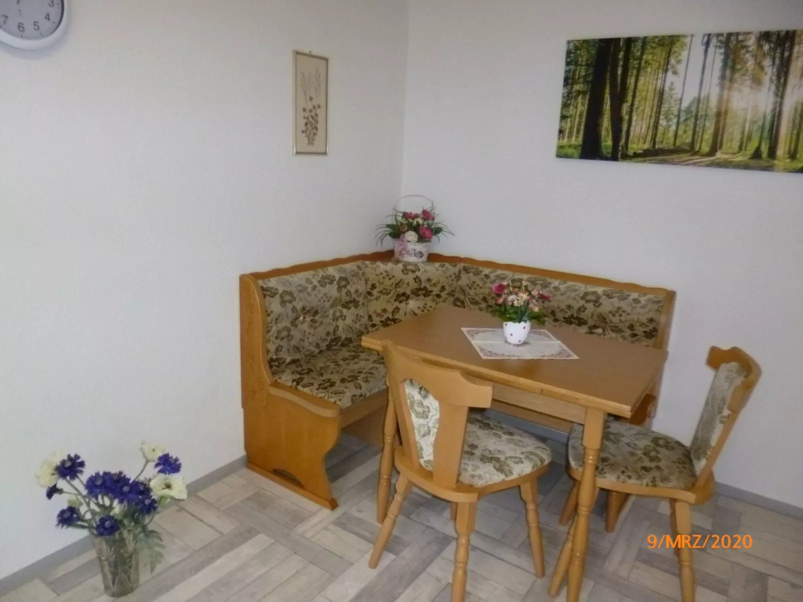 Im Vierseitenhof-Drinnen