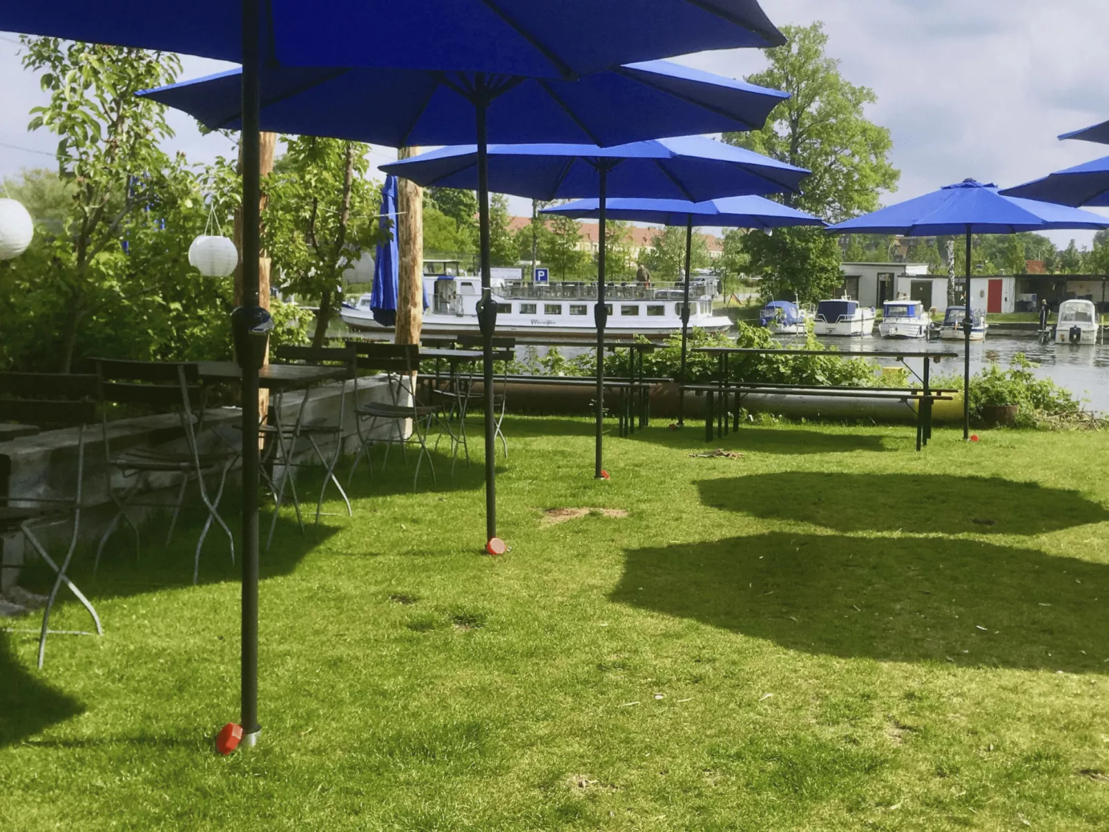 Wohnung in Brandenburg An Der Havel mit Garten, Terrasse und Grill-Outside