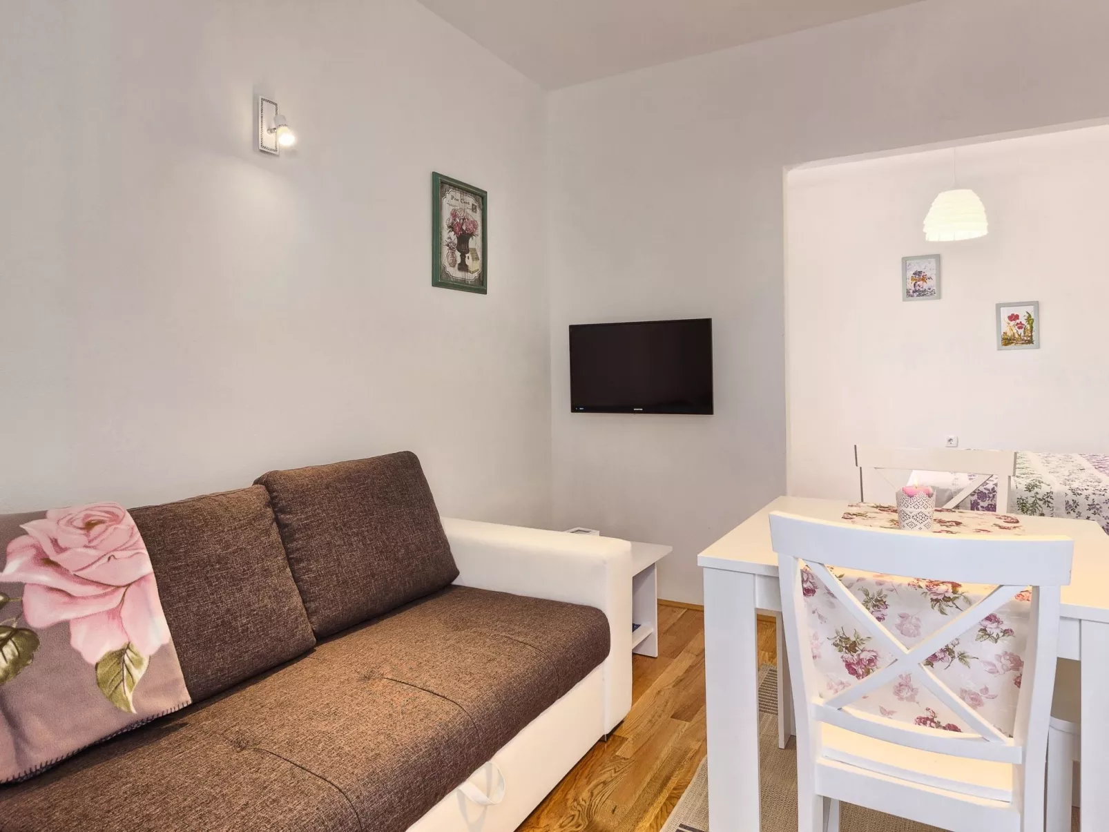 Gemütliches Studio mit Balkon-Drinnen