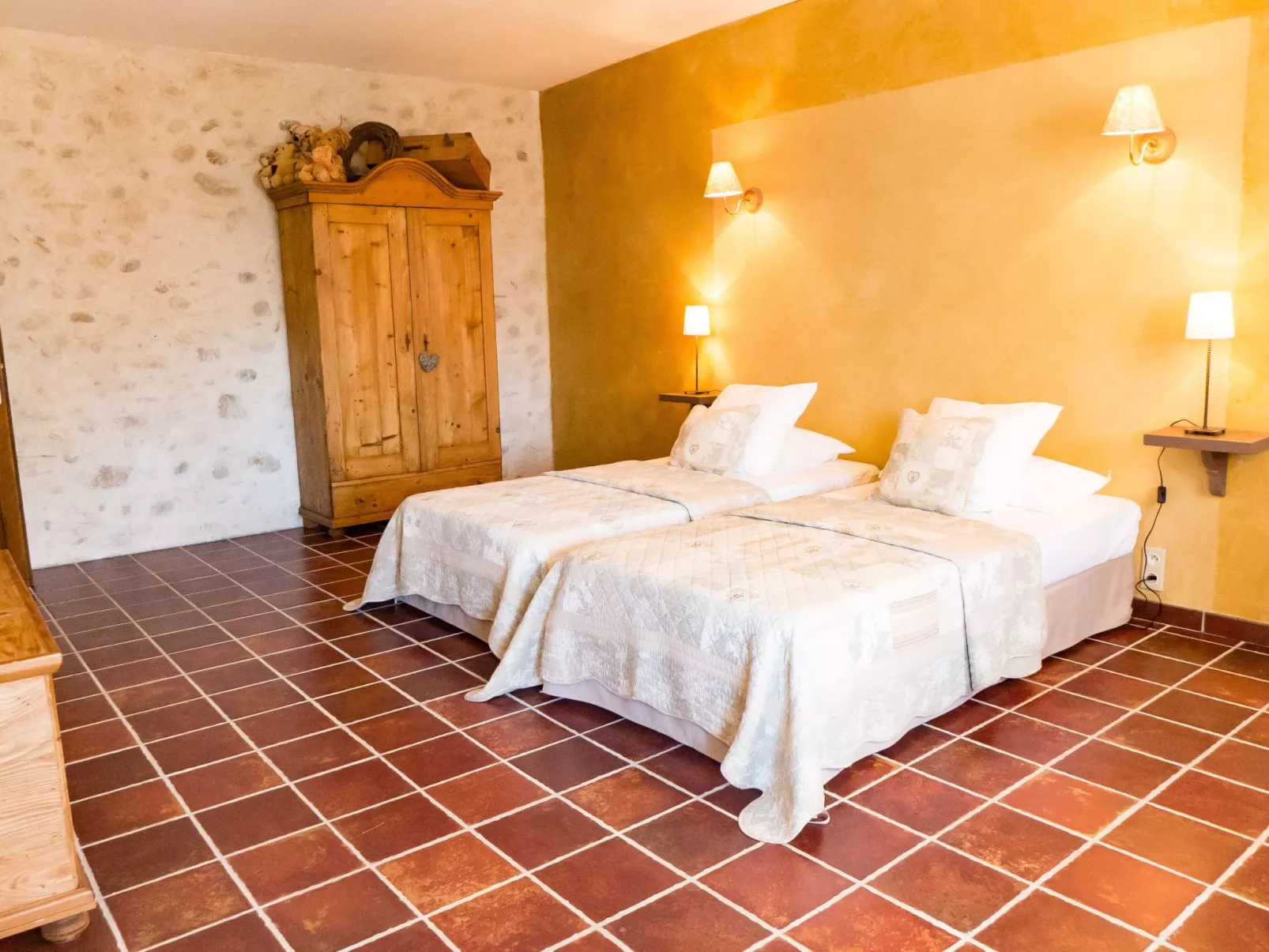 2 hochwertige Mas mit privatem Pool und Blick auf die Landschaft-Drinnen