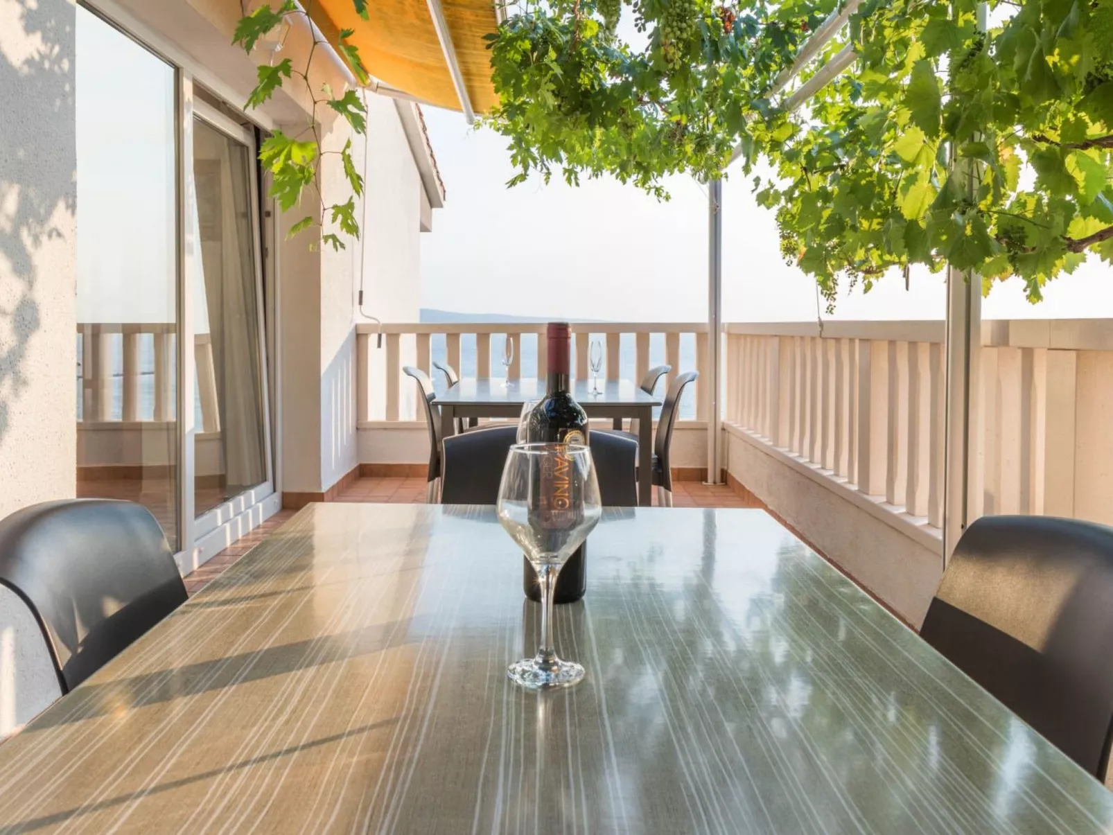 Appartement "Zorka" mit Blick auf das Wasser-Outside