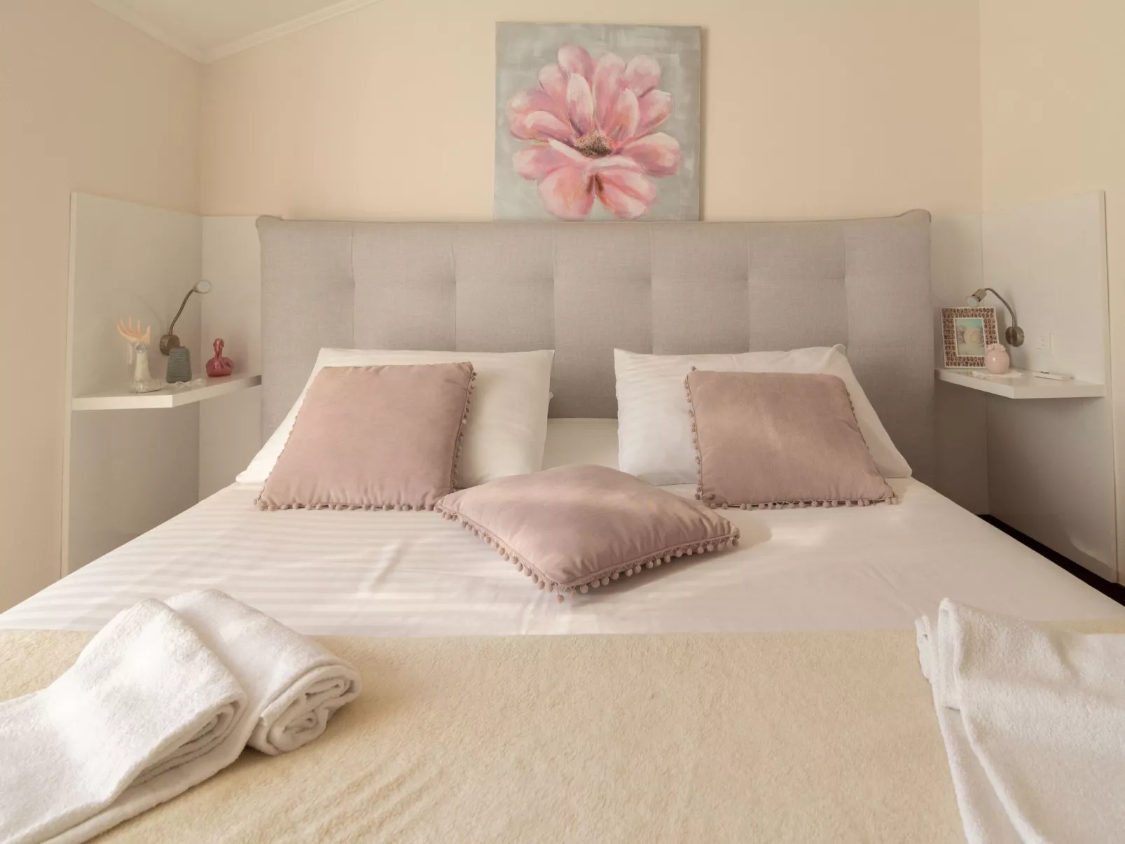 Wohnung mit Blick auf das Wasser-Drinnen