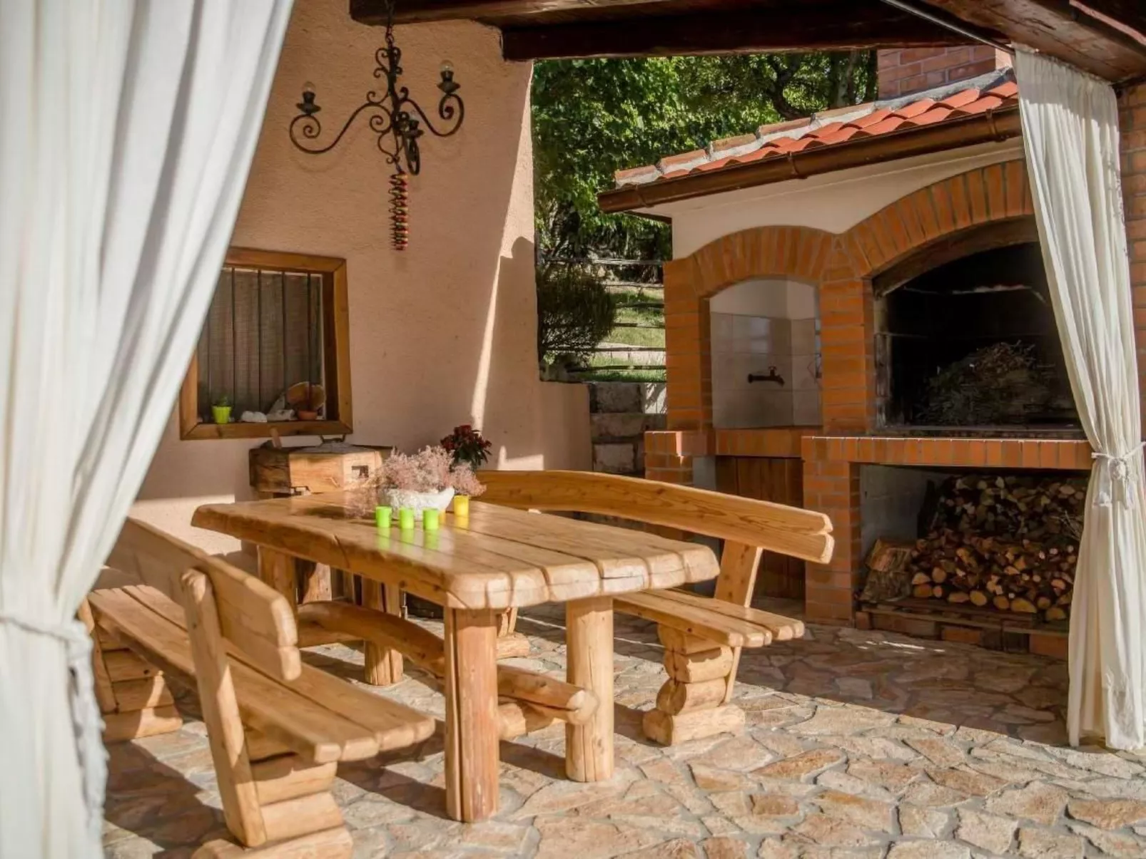 Tolles Ferienhaus in Supetarska Draga mit Garten-Drinnen