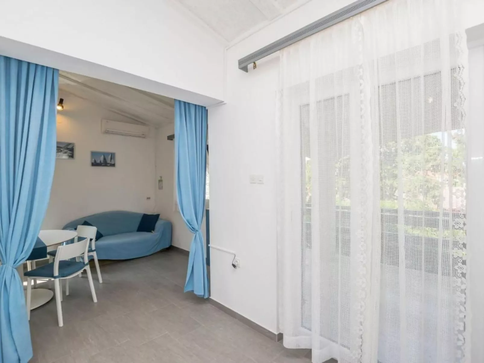 Wohnung "Mira" direkt am Strand-Drinnen