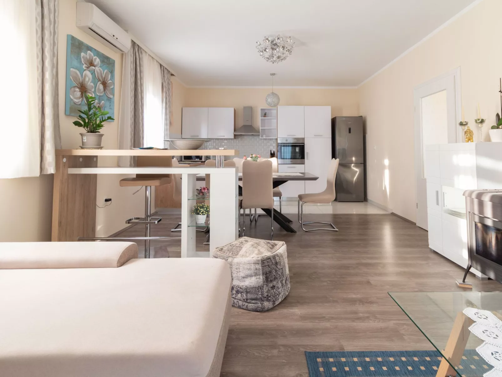 Villa mit Garten, Grill und Terrasse-Drinnen