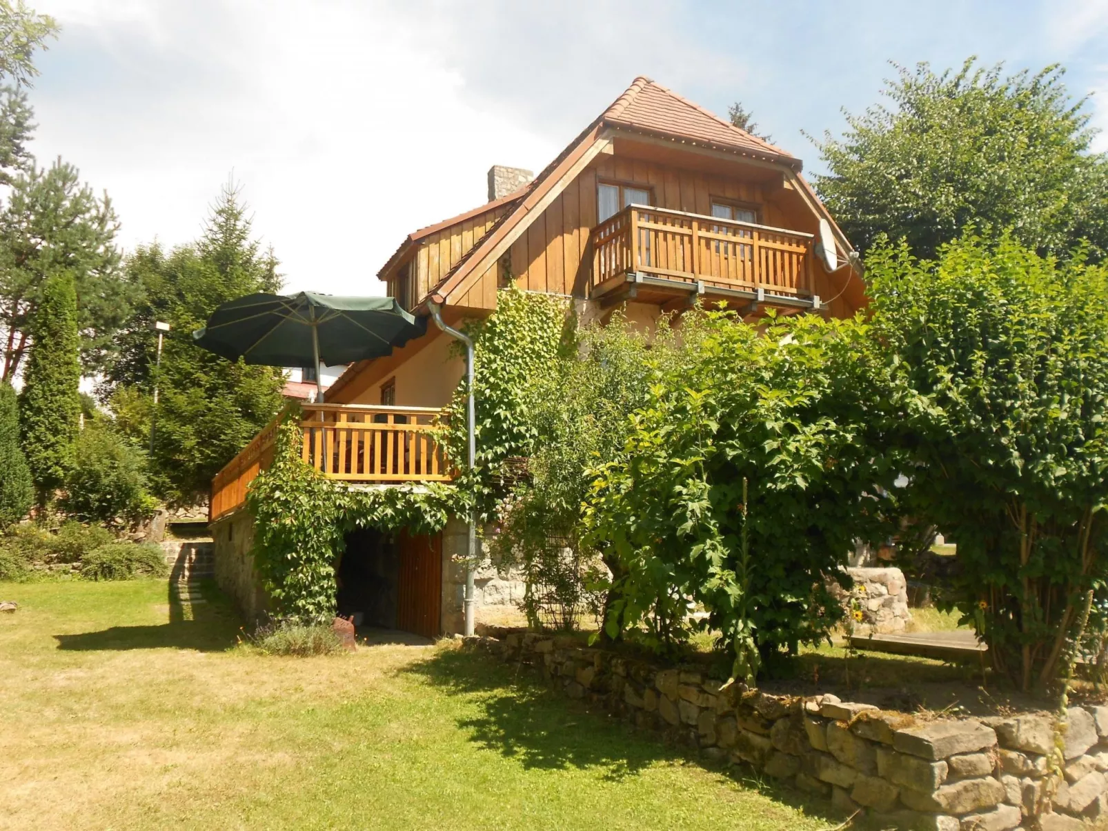 Haus in Kovárov mit Terrasse, Grill und Garten-Drinnen