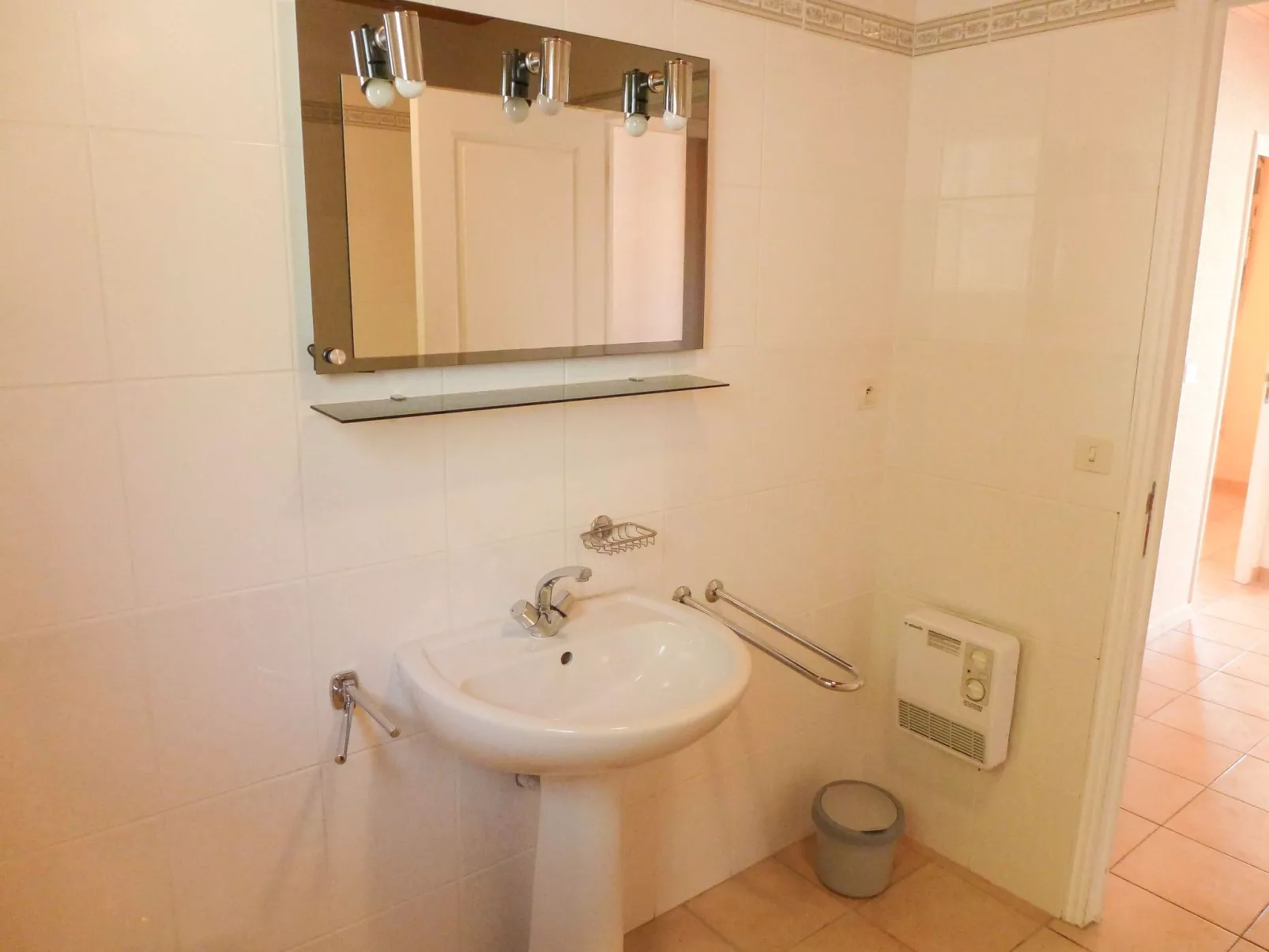 Schönes Ferienhaus mit eigenem Pool-Image-tags.info