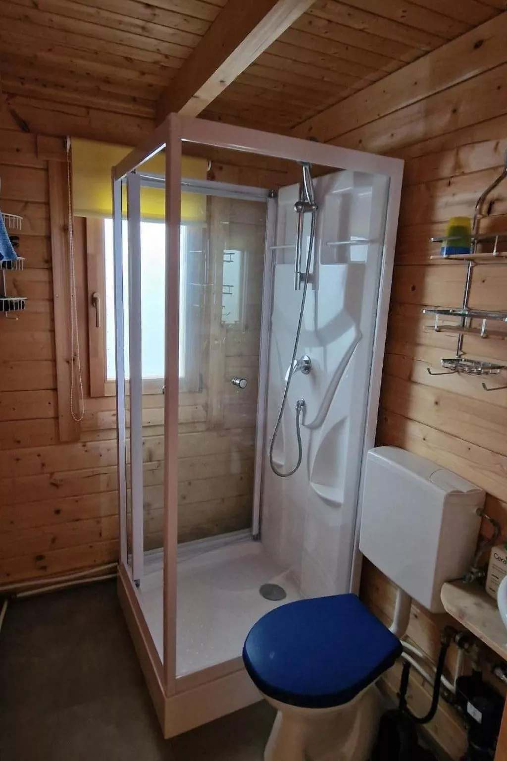 Chalet/ Blockhaus auf Camping-Draußen