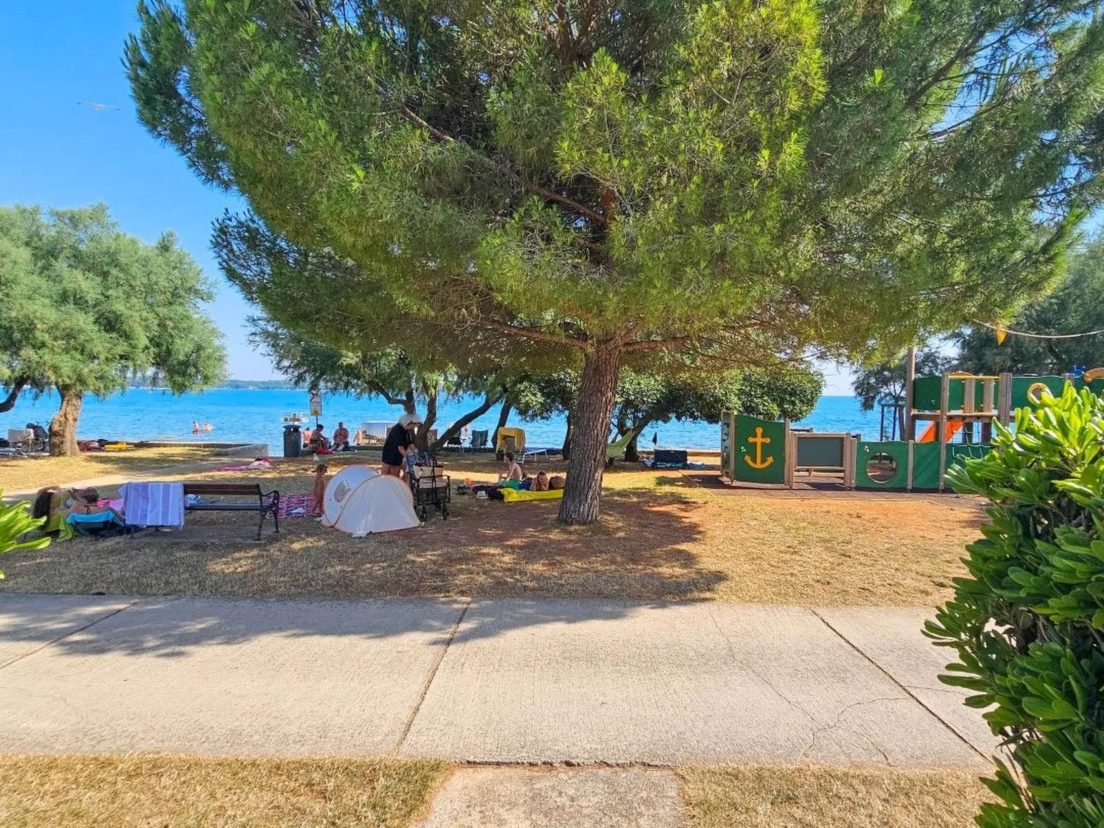 "Vadnov A2" direkt am Strand-Draußen