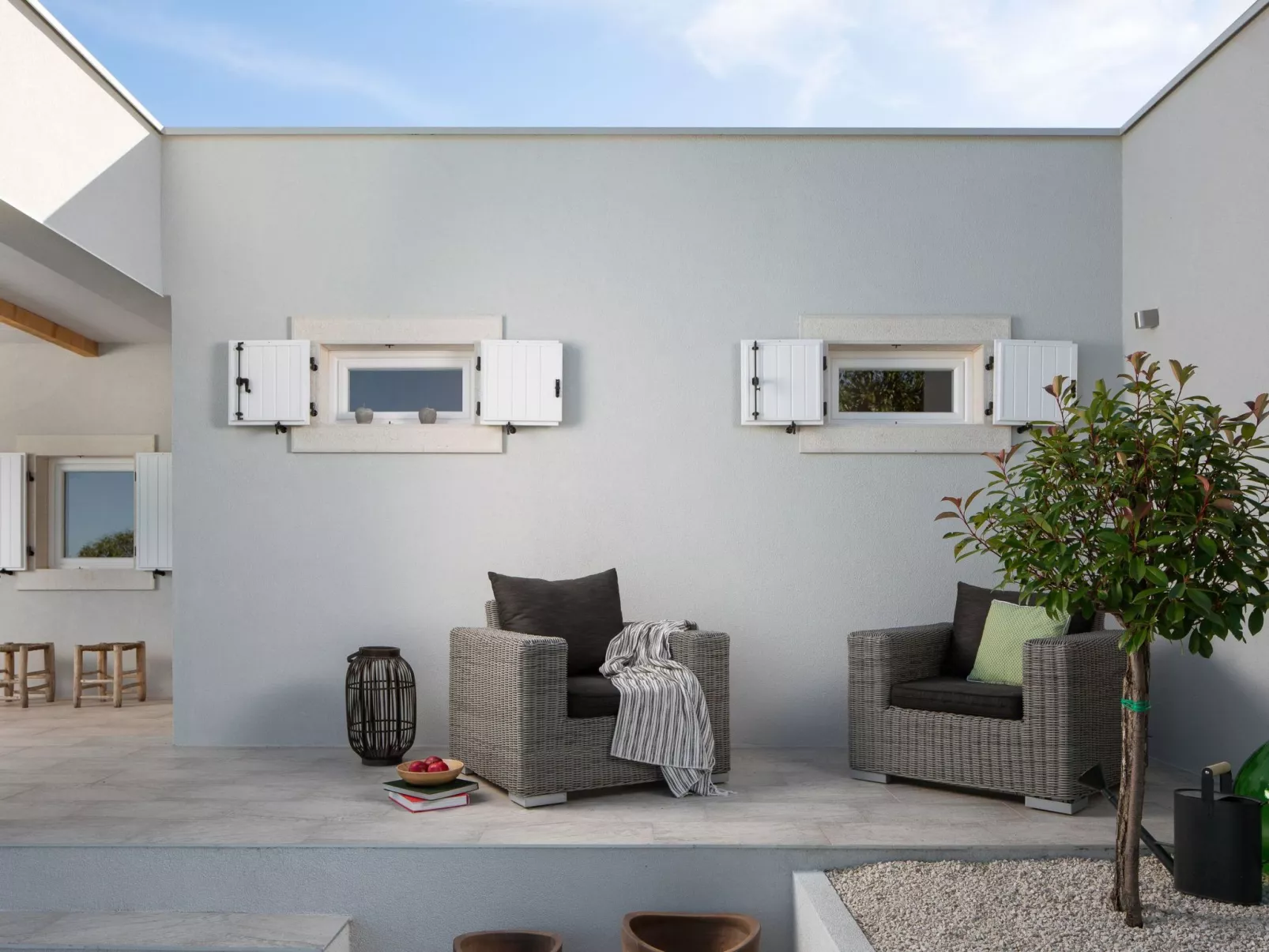 Mit eigenem Pool-Drinnen