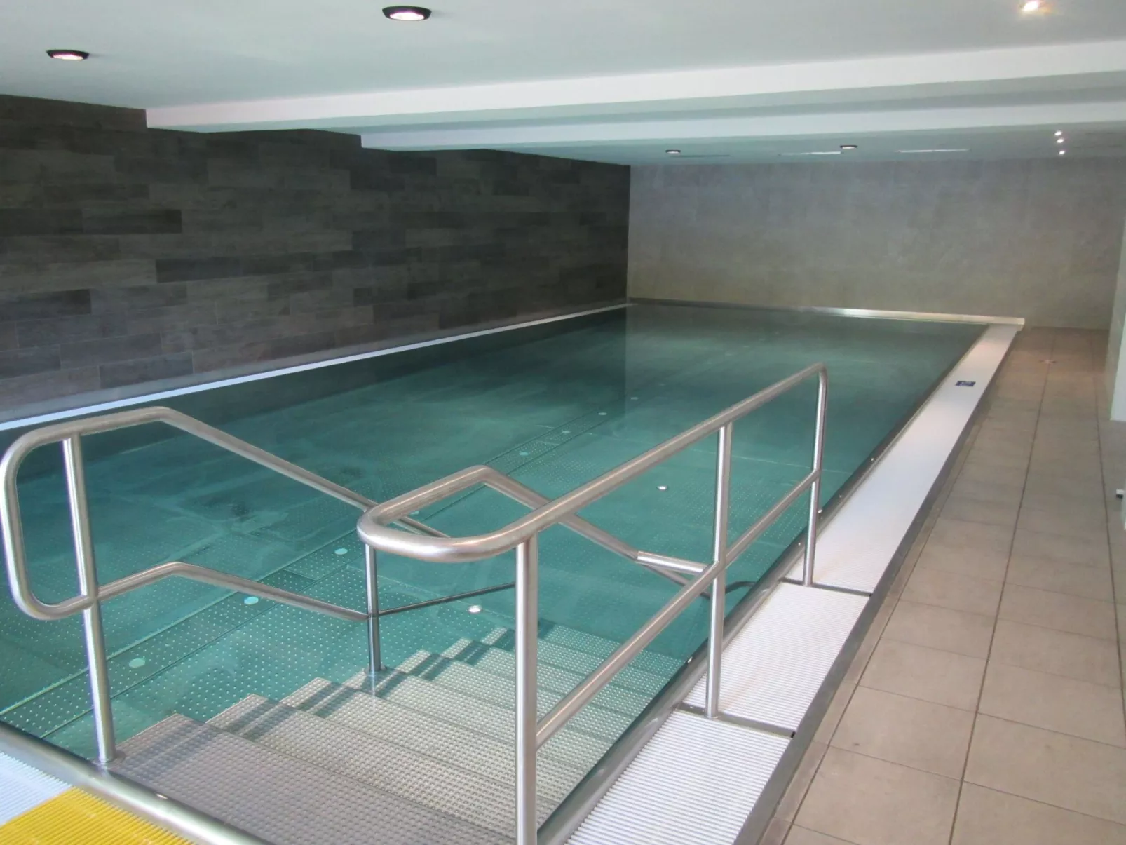 Mit Hallenbad-Outside