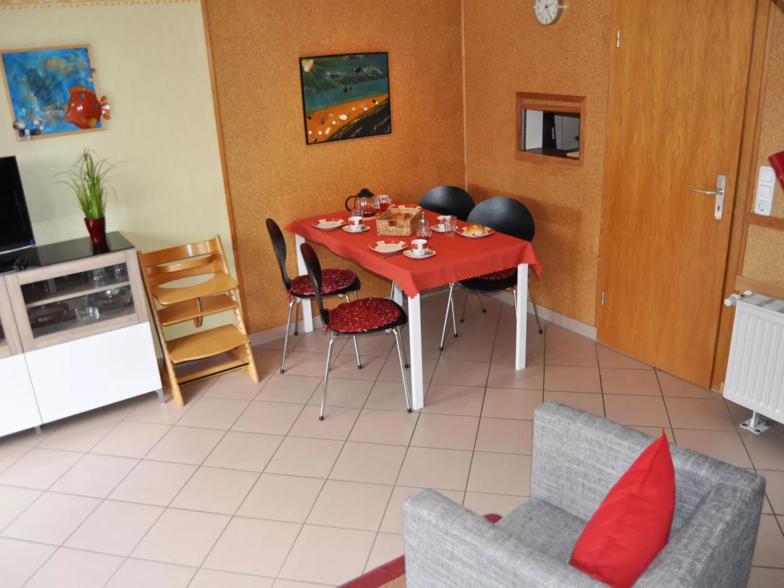 Sonniges Ferienhaus hinter dem Deich-Dedans