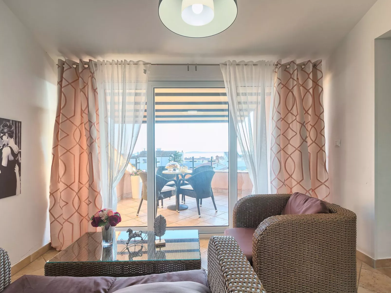 Geräumige Ferienwohnung für vier Personen mit Balkon und Meerblick-Inside