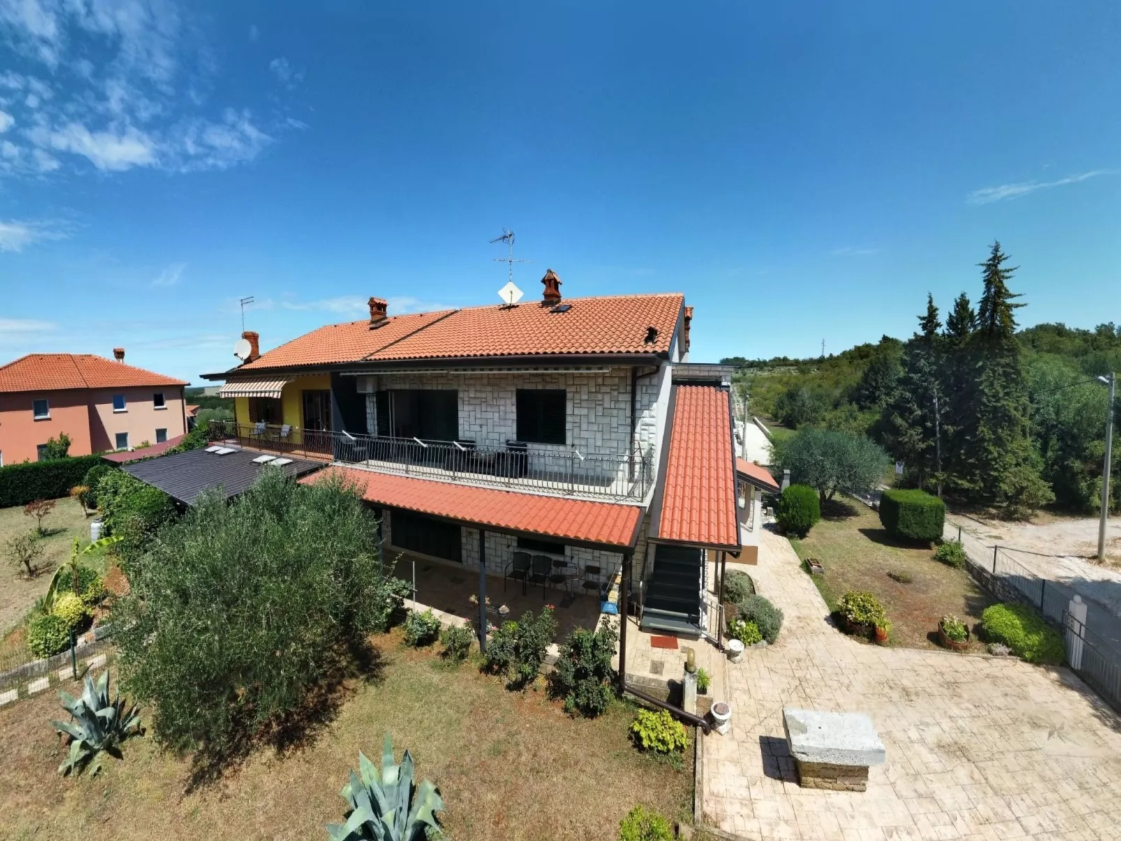 Maria Picudo-Outside