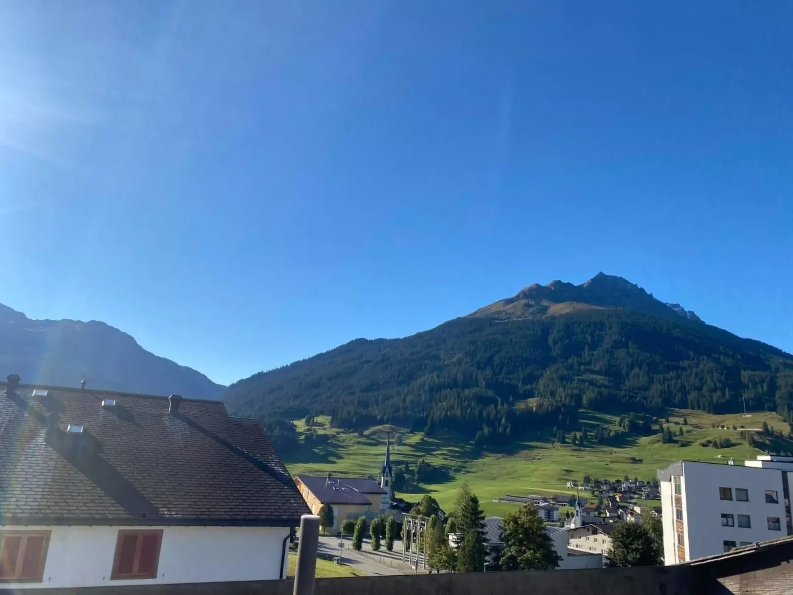 Grosszügige Dachwohnung mit Aussicht-Draußen