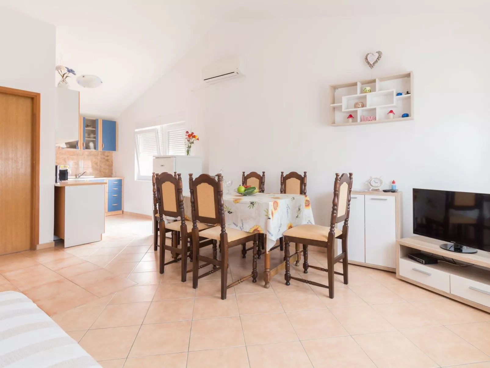 Wohnung Nikol mit großem Garten- TA Leut Agency-Drinnen