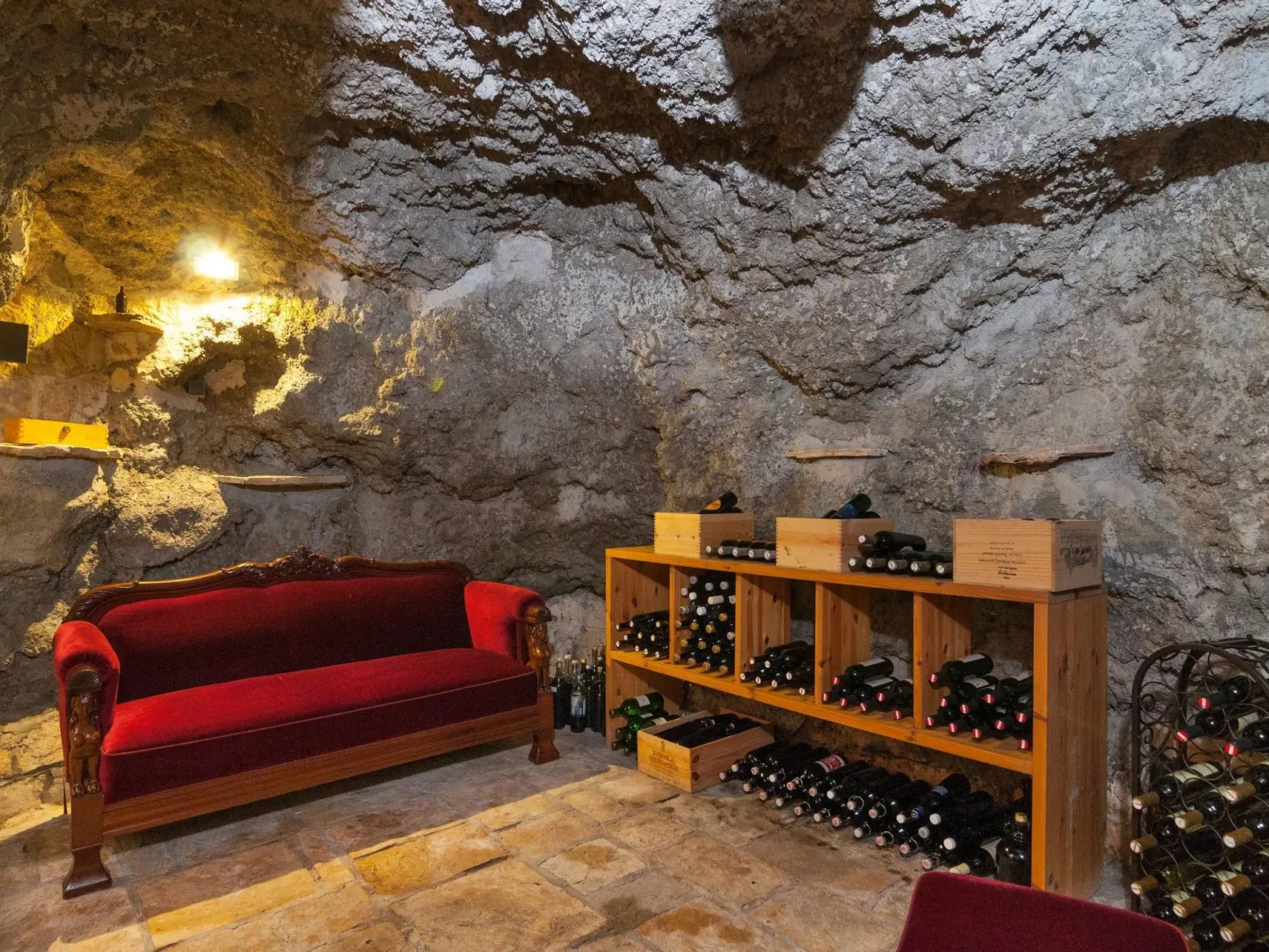 Kleine Wohnung in Omiš mit Privatem Balkon-Dedans