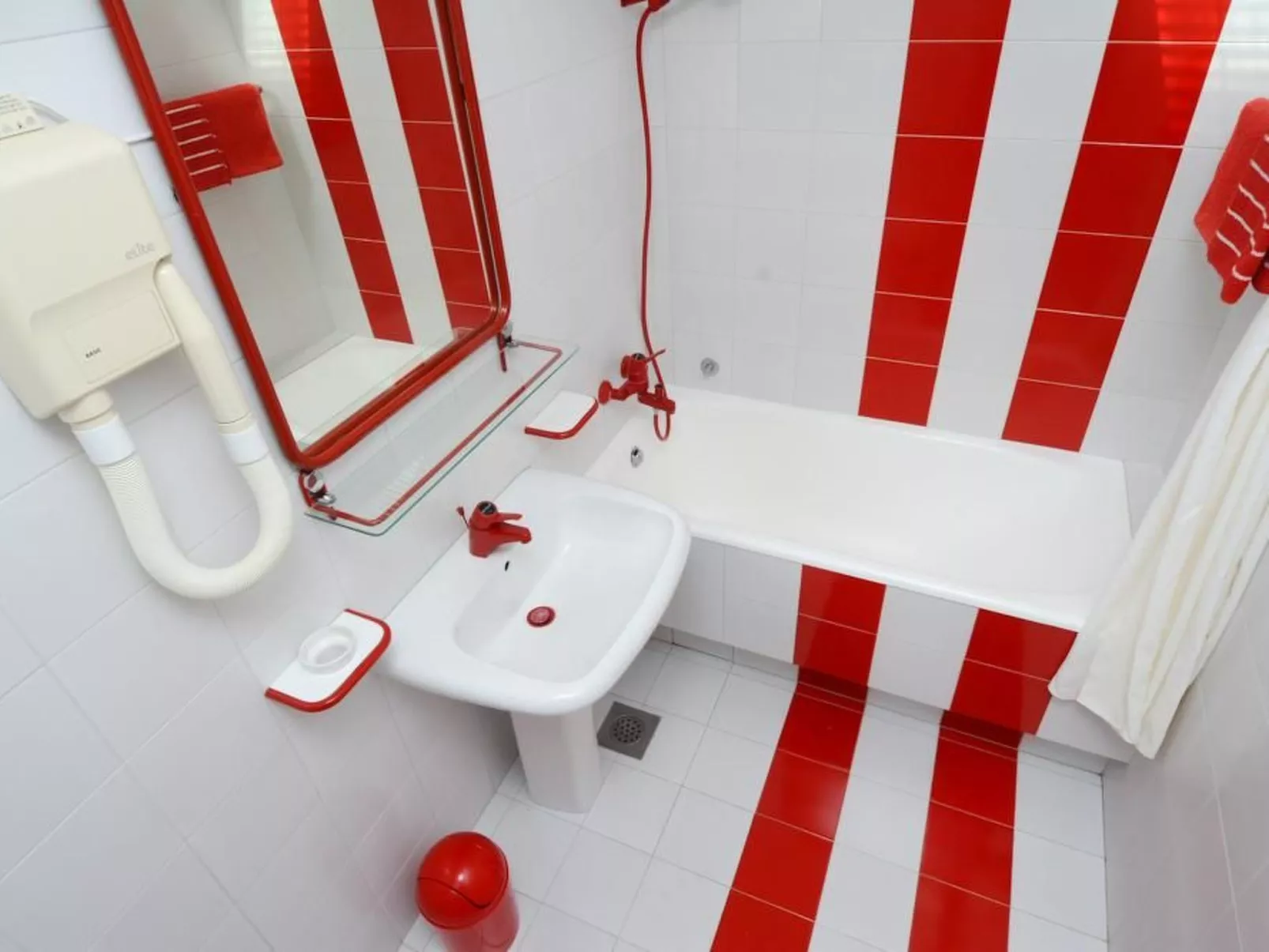 Großes Ferienhaus mit Terrasse und Garten-Inside